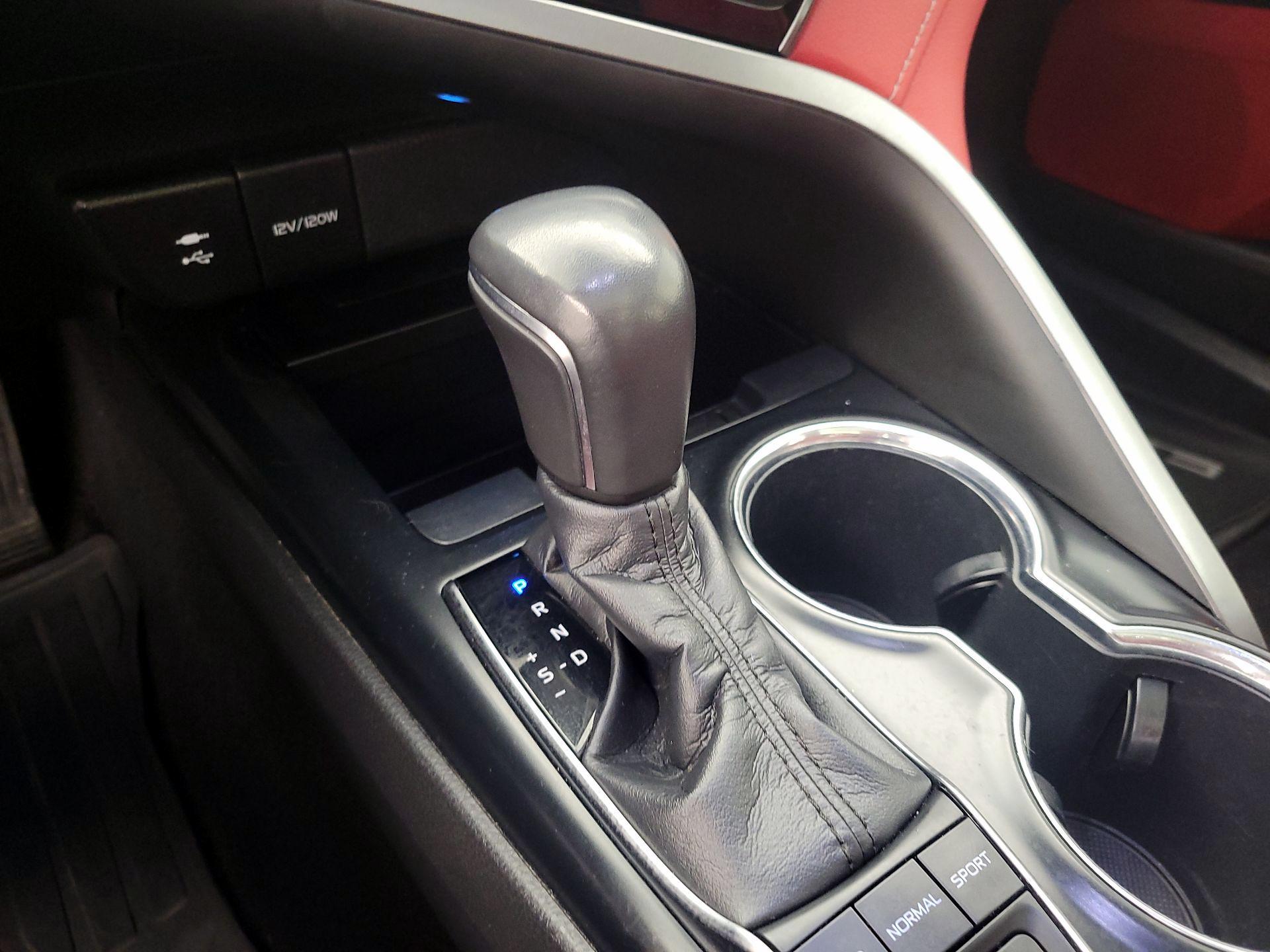 Thumbnail: 2019 Toyota Camry - 18