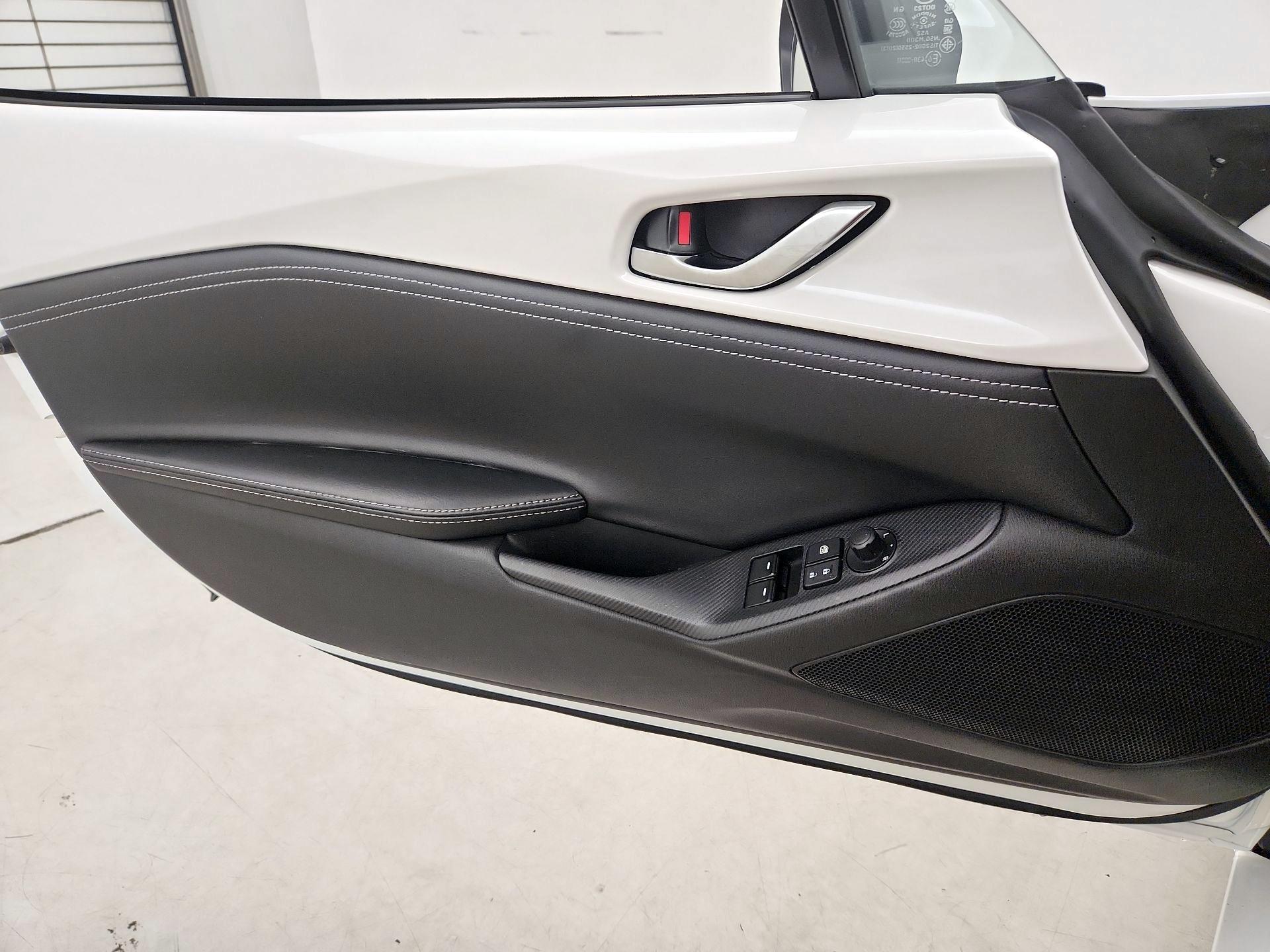 Thumbnail: 2021 Mazda MX-5 Miata - 12