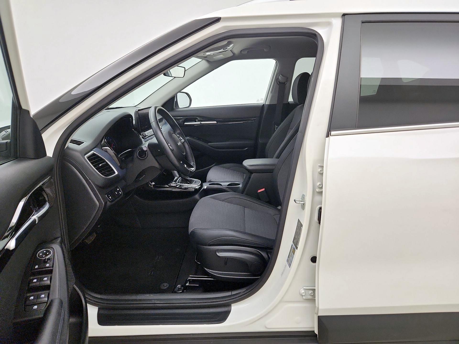 Thumbnail: 2023 Kia Seltos - 11