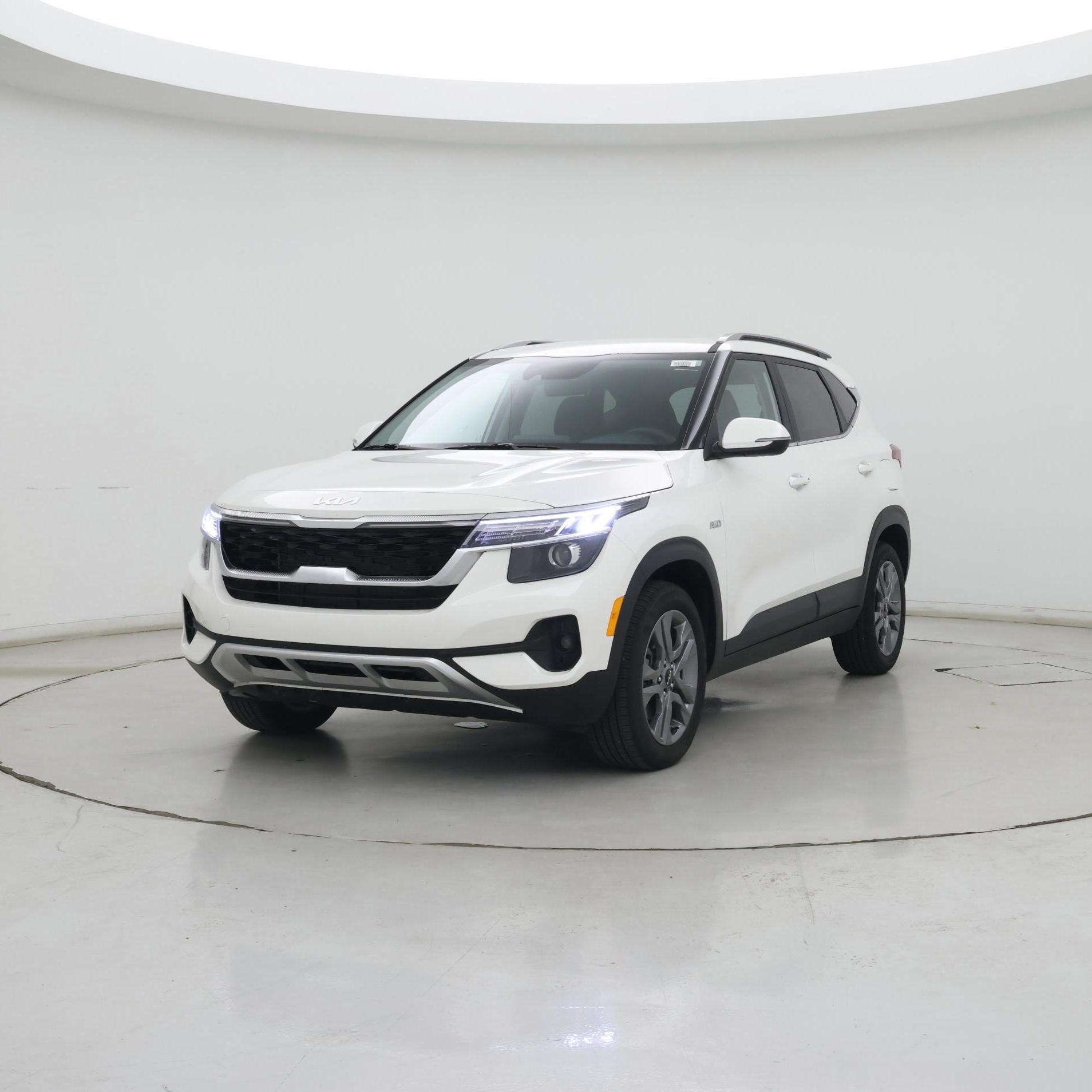 Thumbnail: 2023 Kia Seltos - 4