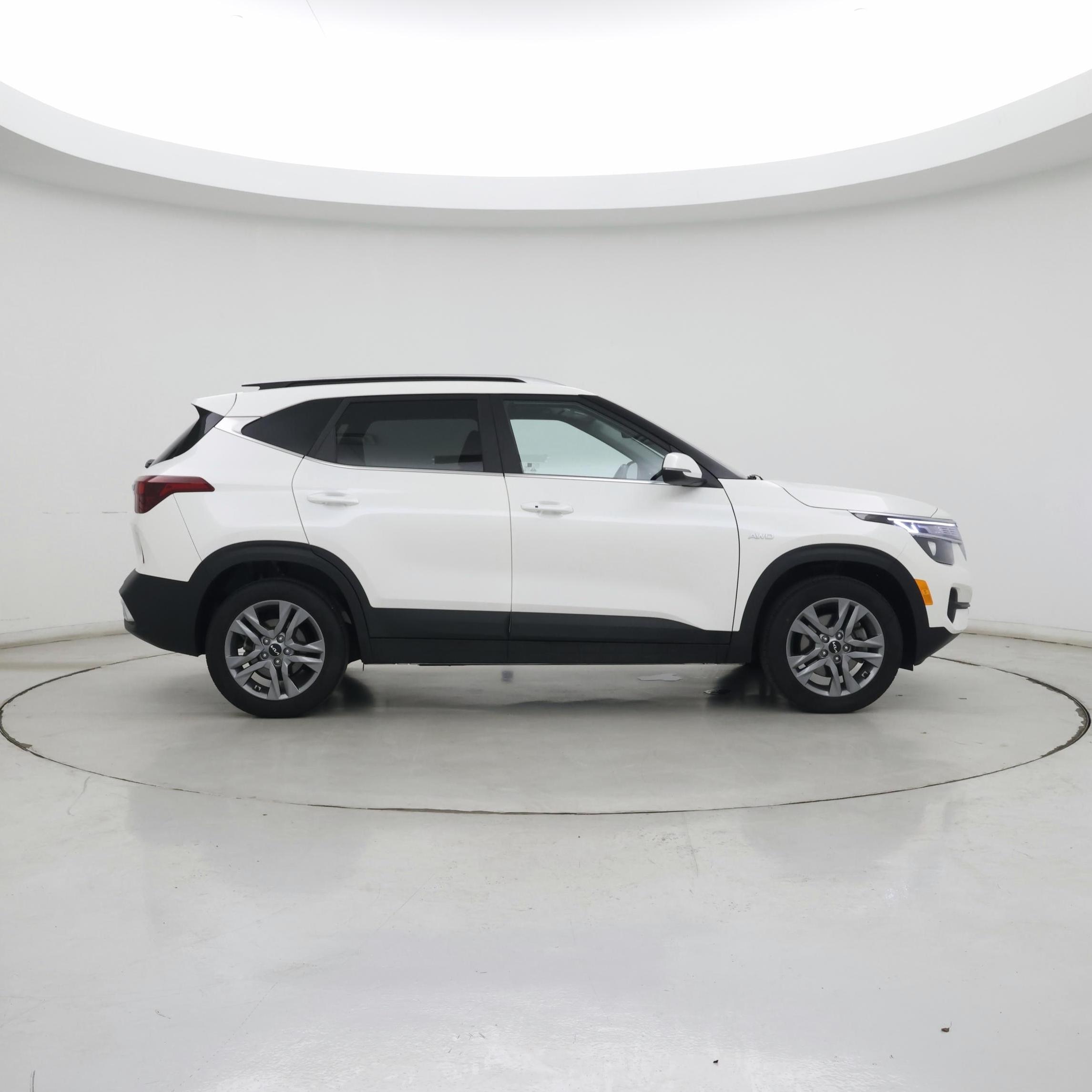 Thumbnail: 2023 Kia Seltos - 7