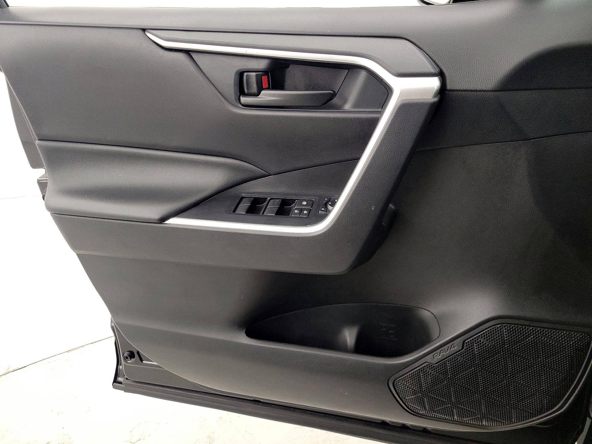 Thumbnail: 2020 Toyota RAV4 - 12