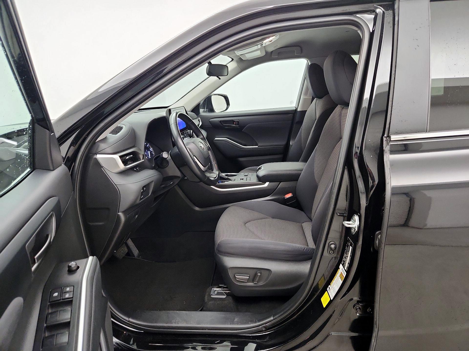 Thumbnail: 2023 Toyota Highlander - 11