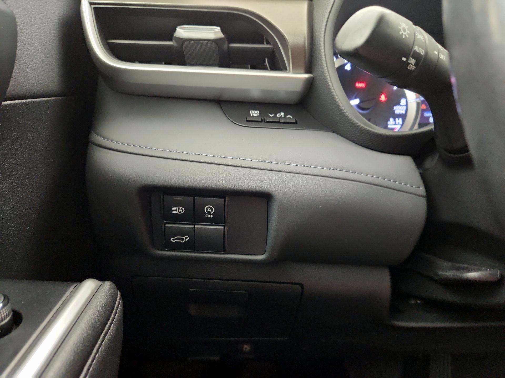 Thumbnail: 2023 Toyota Highlander - 13