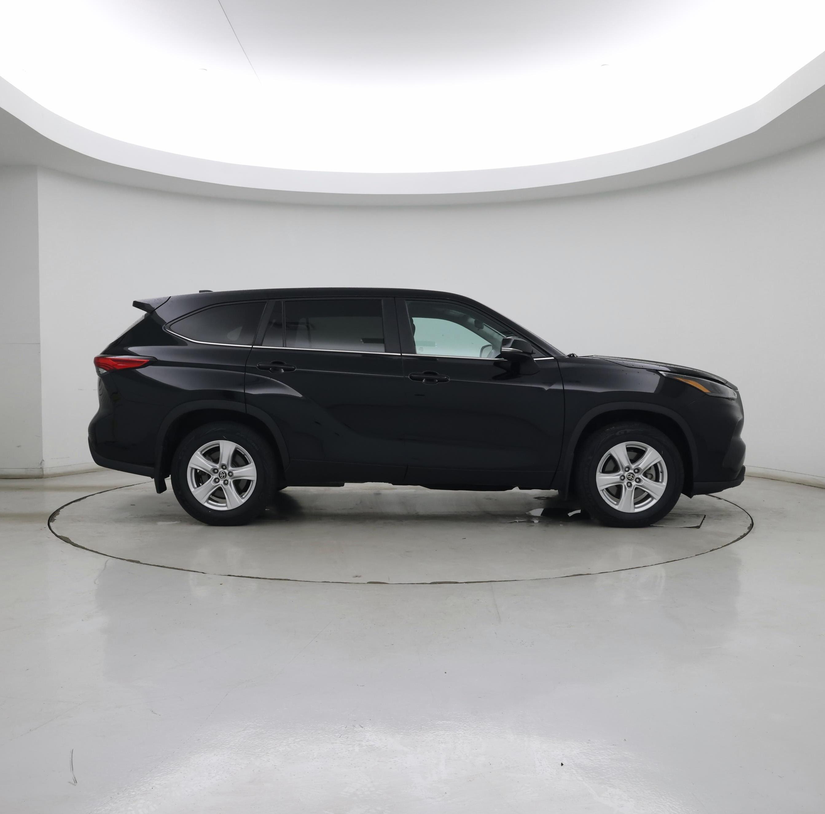 Thumbnail: 2023 Toyota Highlander - 7