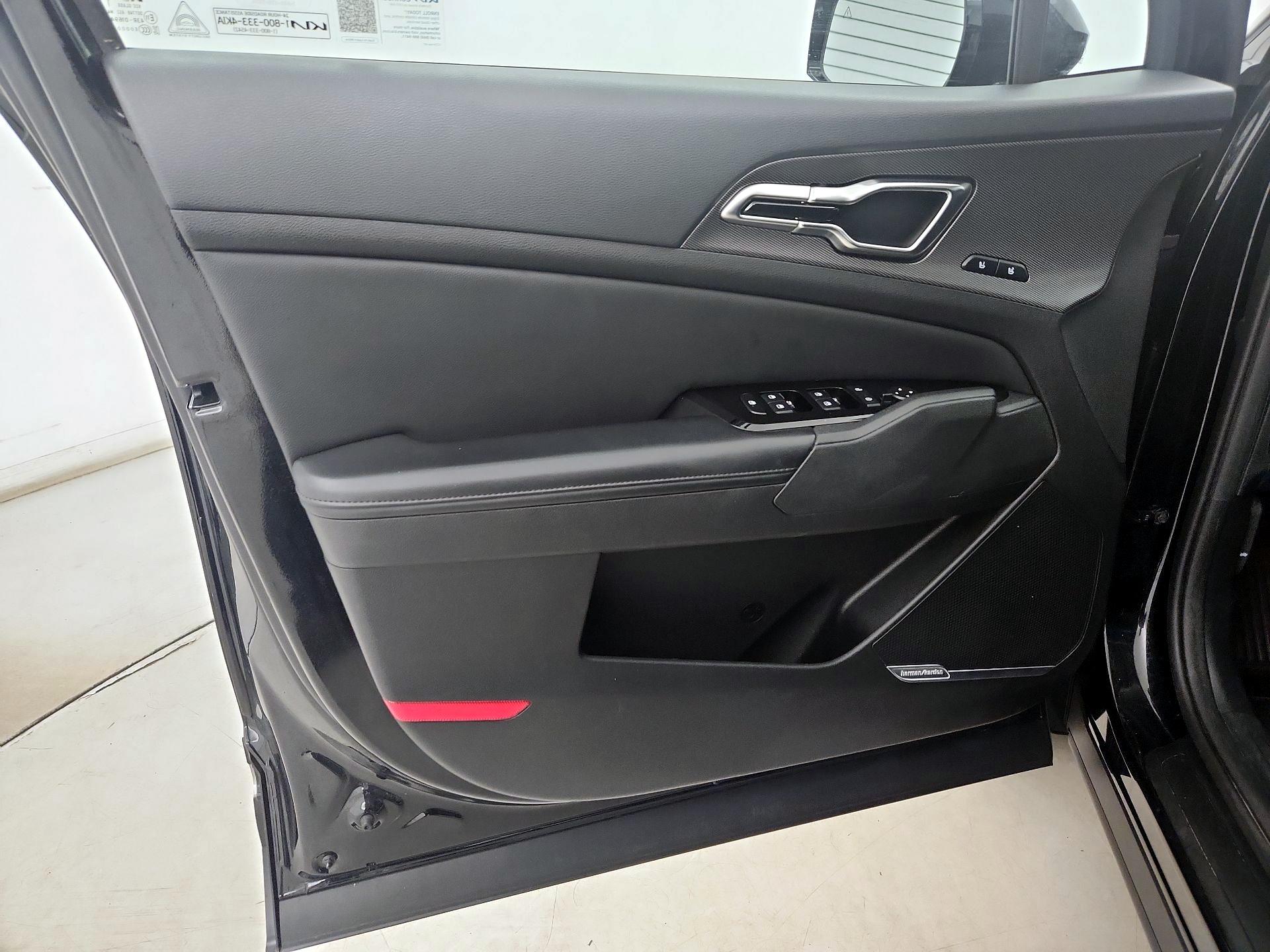 Thumbnail: 2023 Kia Sportage - 12