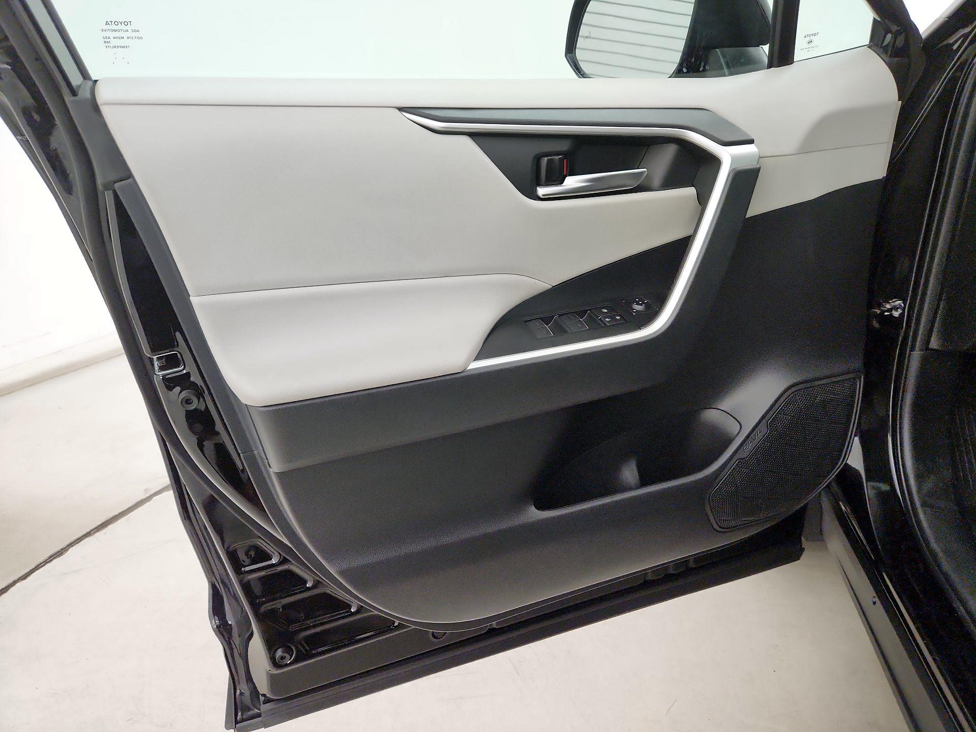 Thumbnail: 2024 Toyota RAV4 - 12