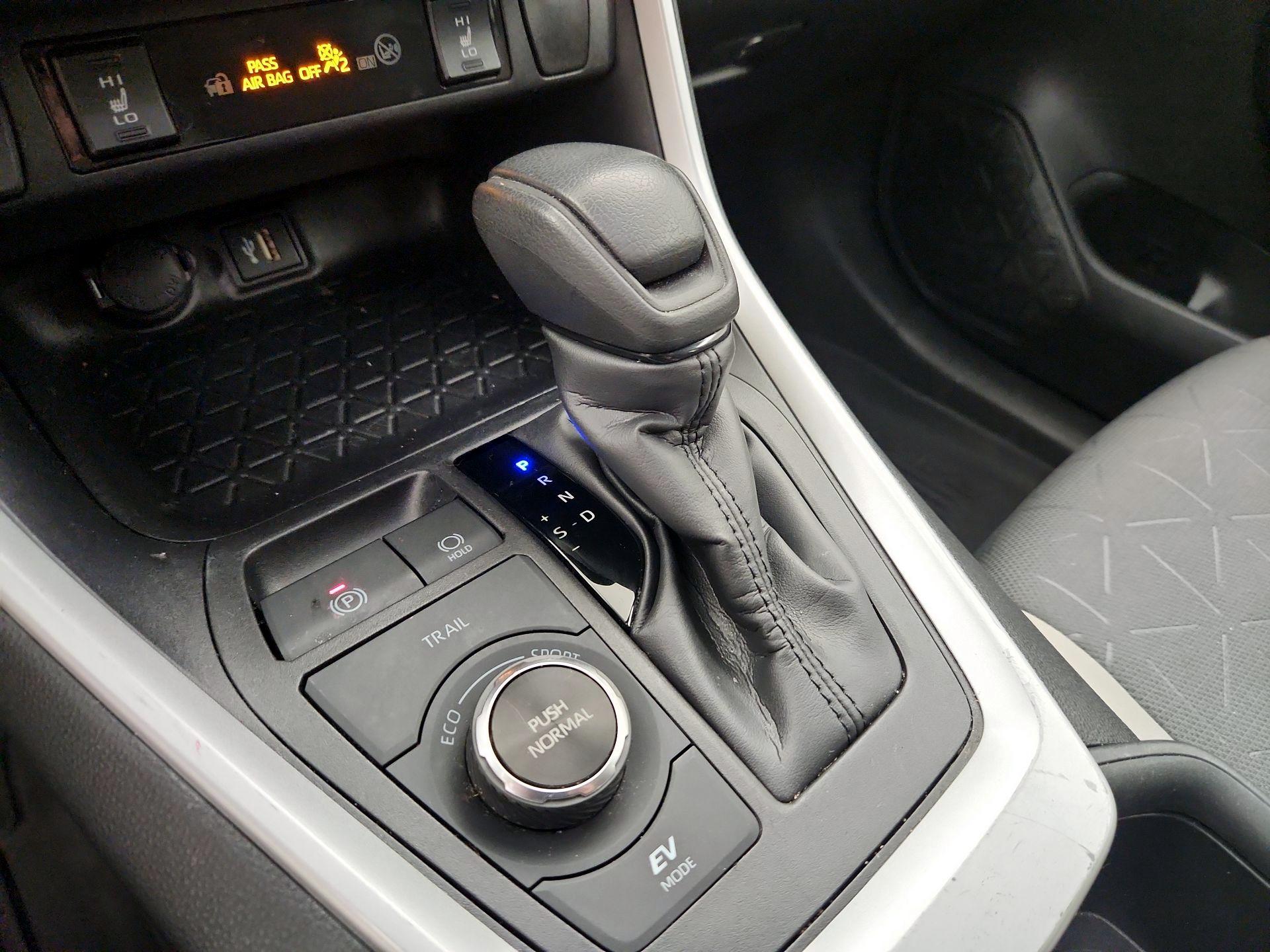 Thumbnail: 2024 Toyota RAV4 - 18