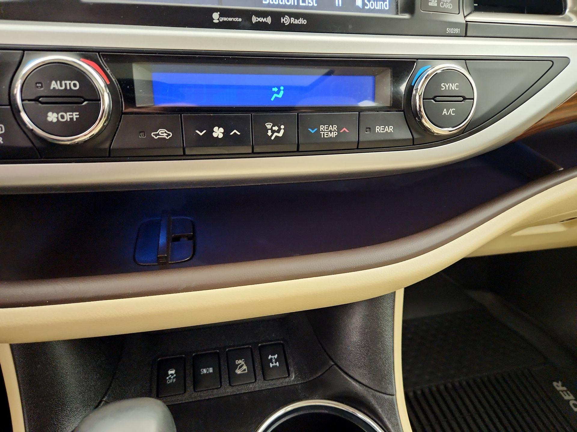 Thumbnail: 2019 Toyota Highlander - 16