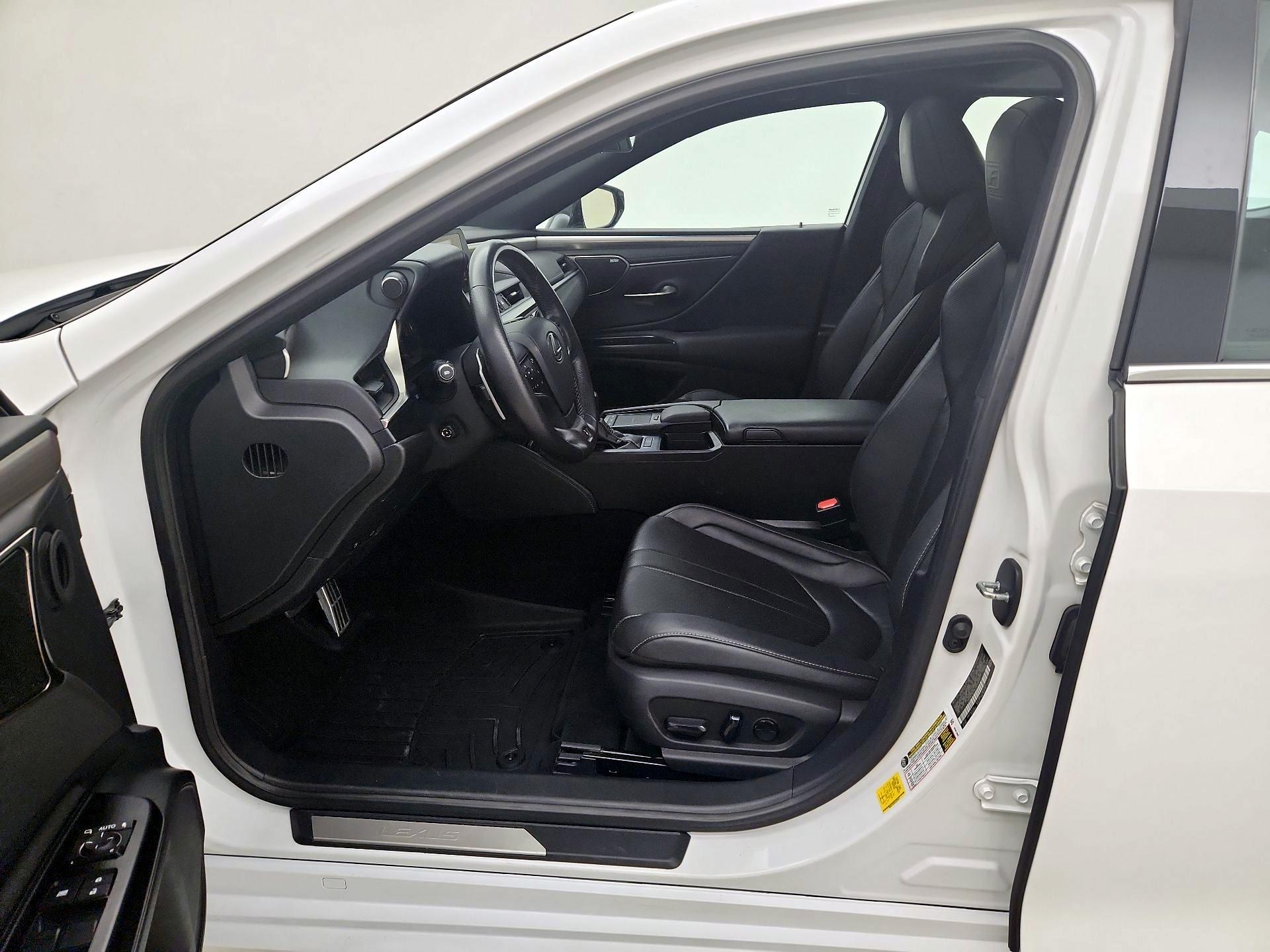 Thumbnail: 2020 Lexus ES - 11