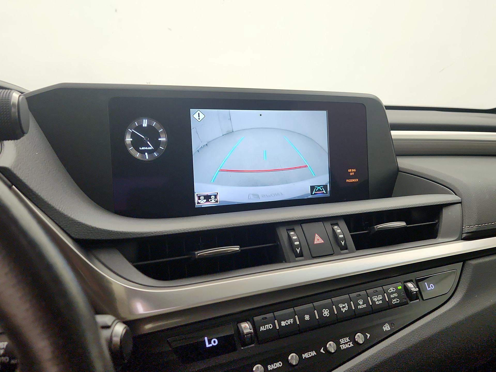 Thumbnail: 2020 Lexus ES - 14