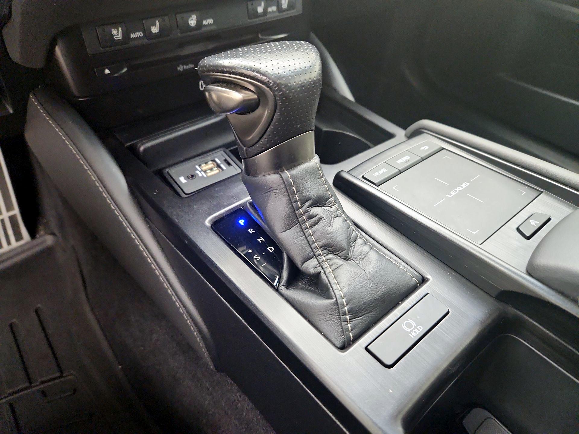 Thumbnail: 2020 Lexus ES - 17