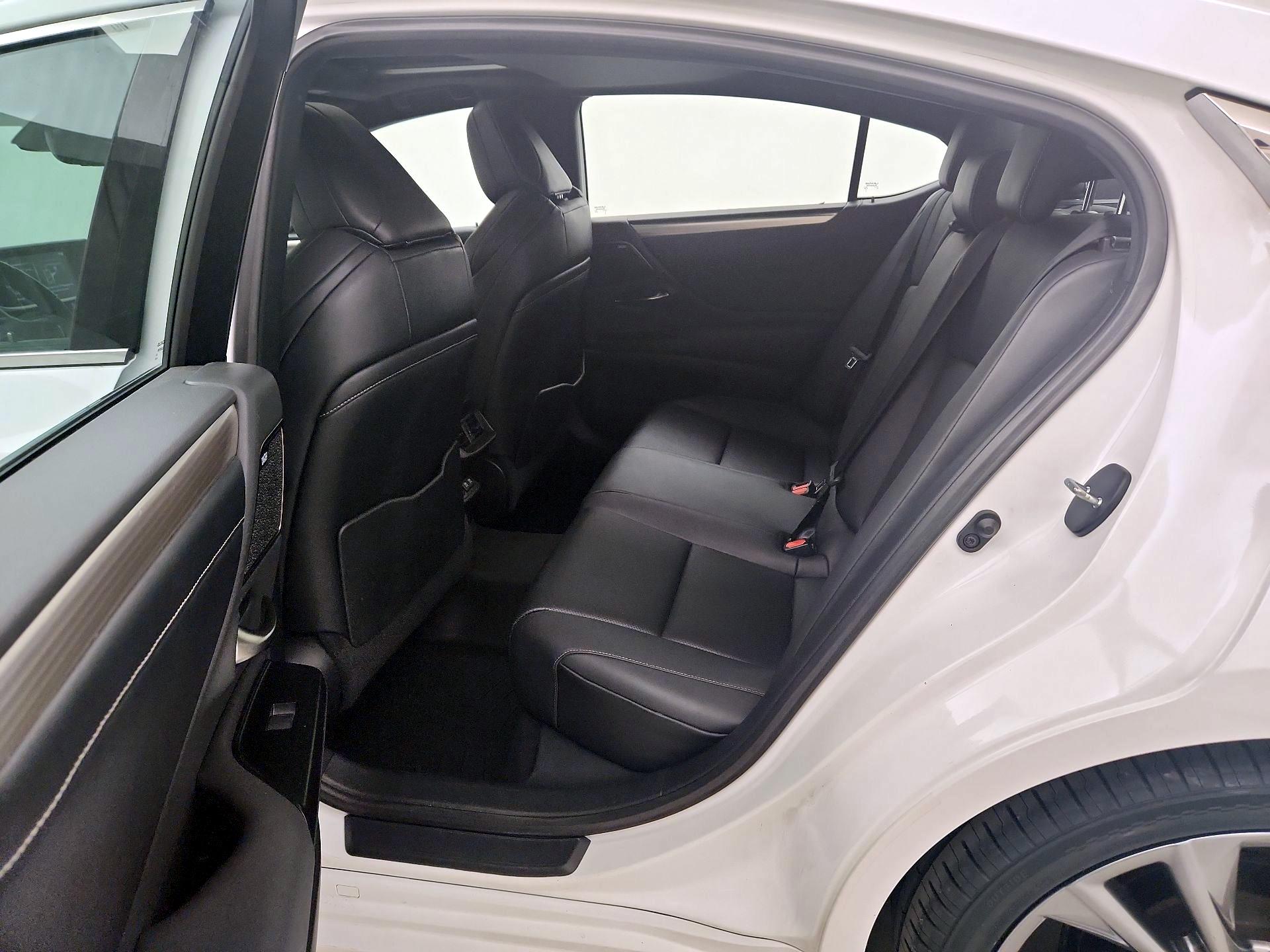 Thumbnail: 2020 Lexus ES - 20