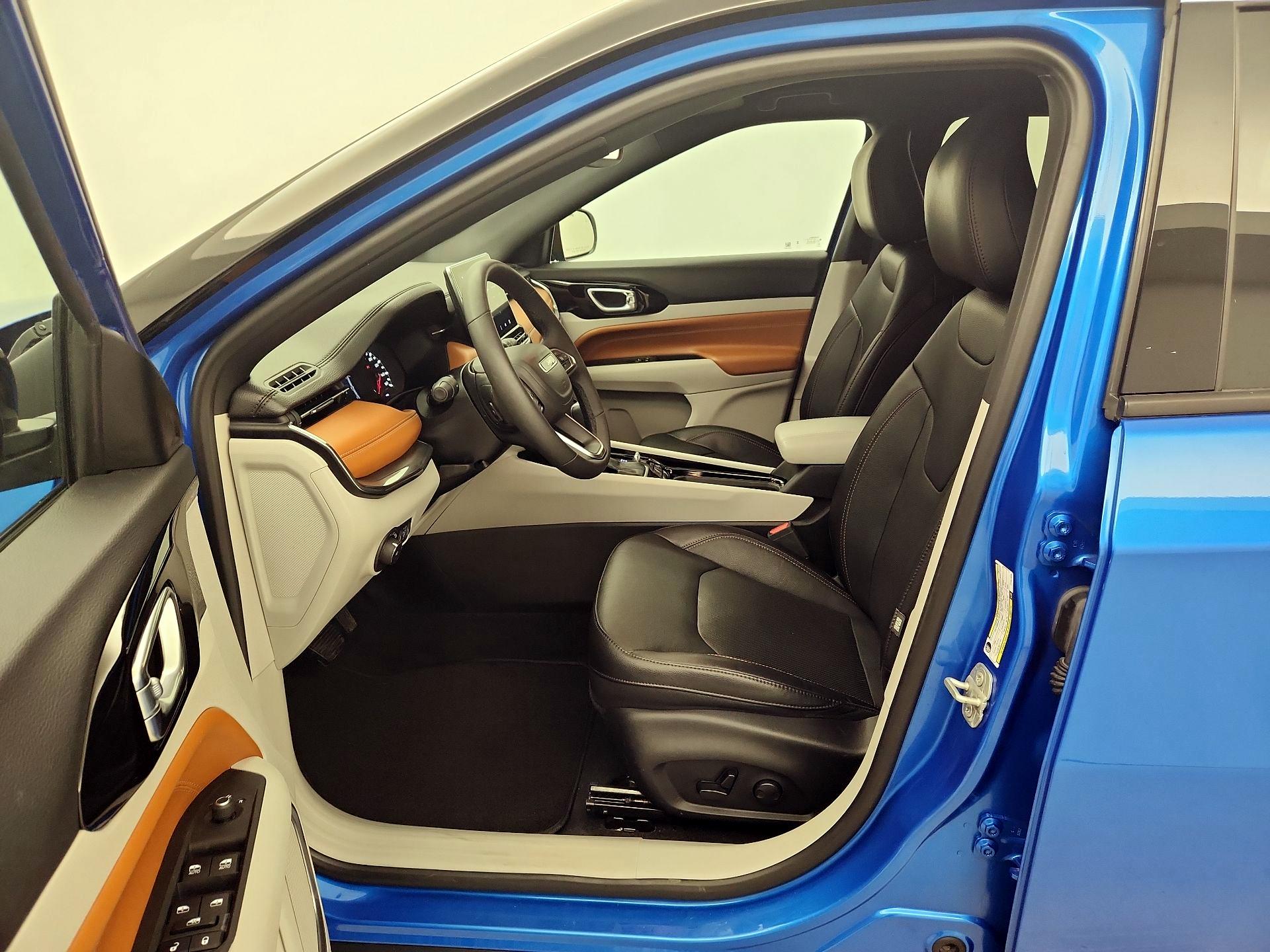 Thumbnail: 2023 Jeep Compass - 11