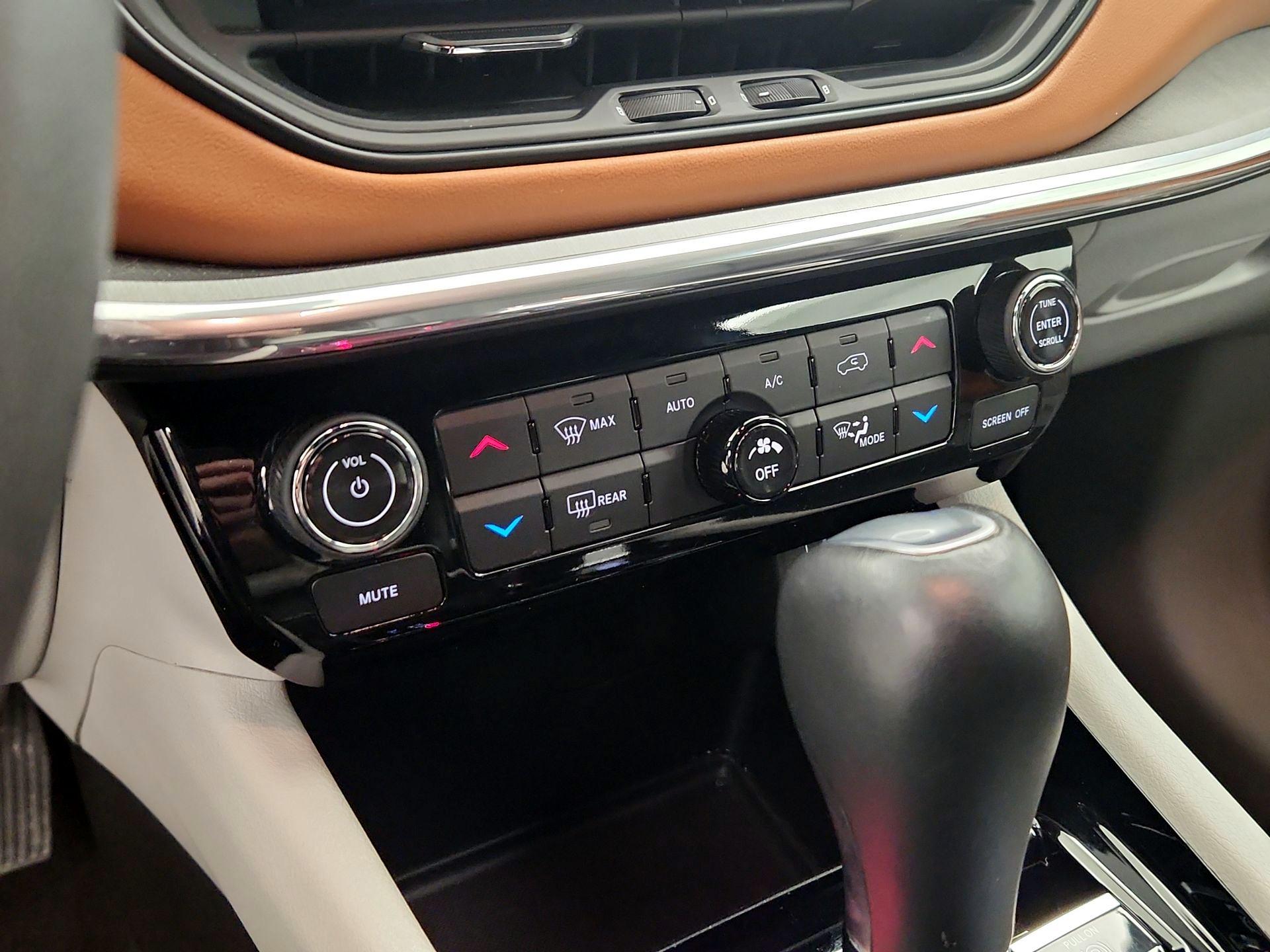 Thumbnail: 2023 Jeep Compass - 16