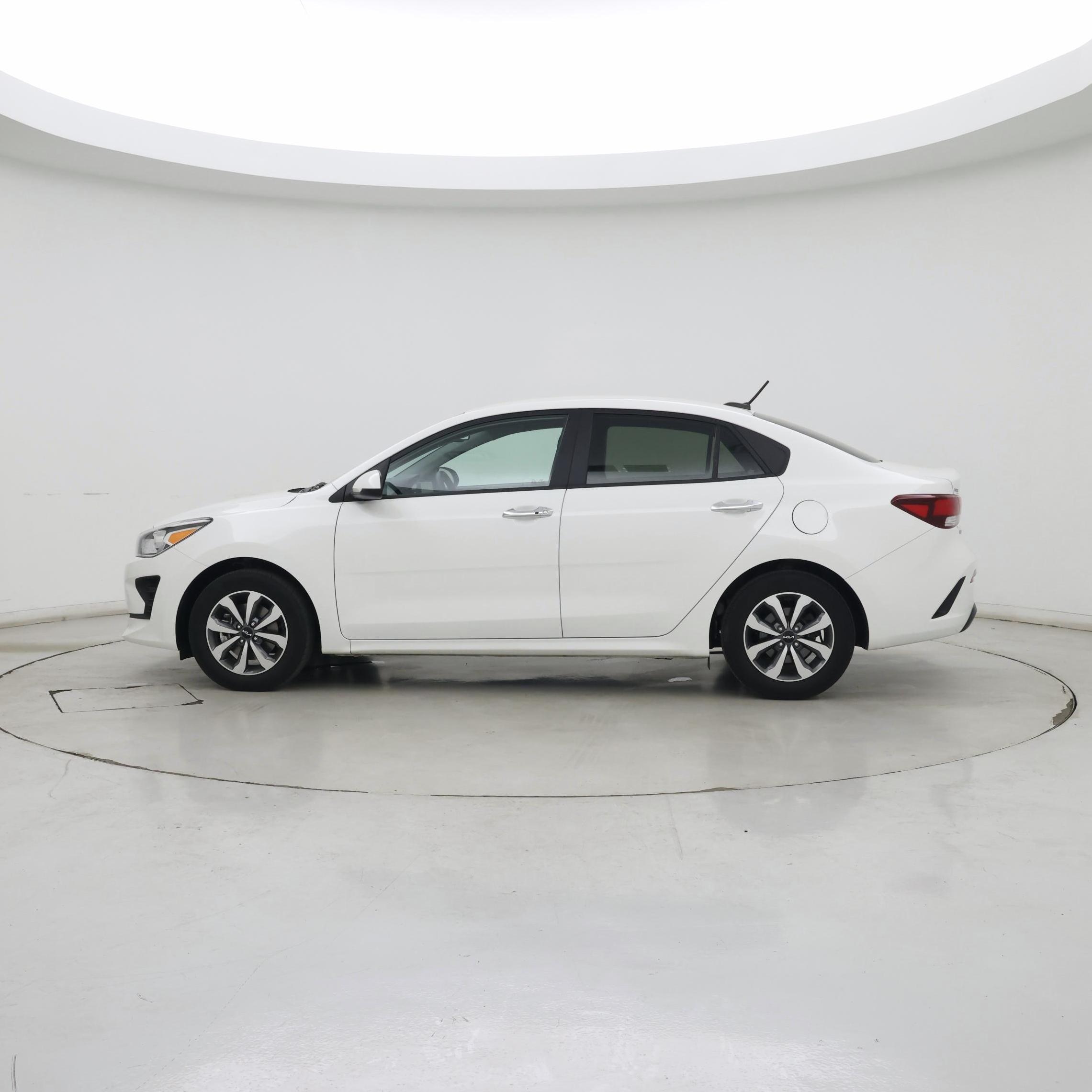 Thumbnail: 2023 Kia Rio - 3