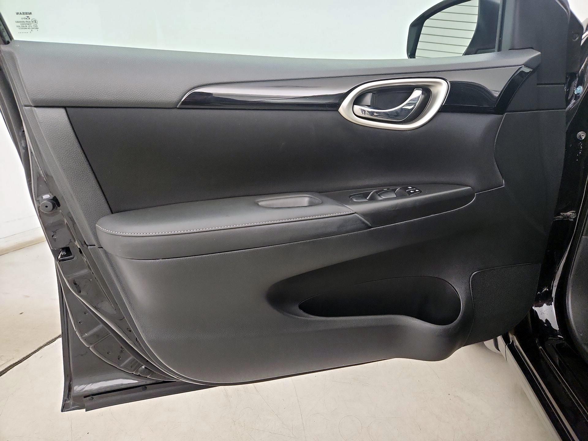 Thumbnail: 2017 Nissan Sentra - 12