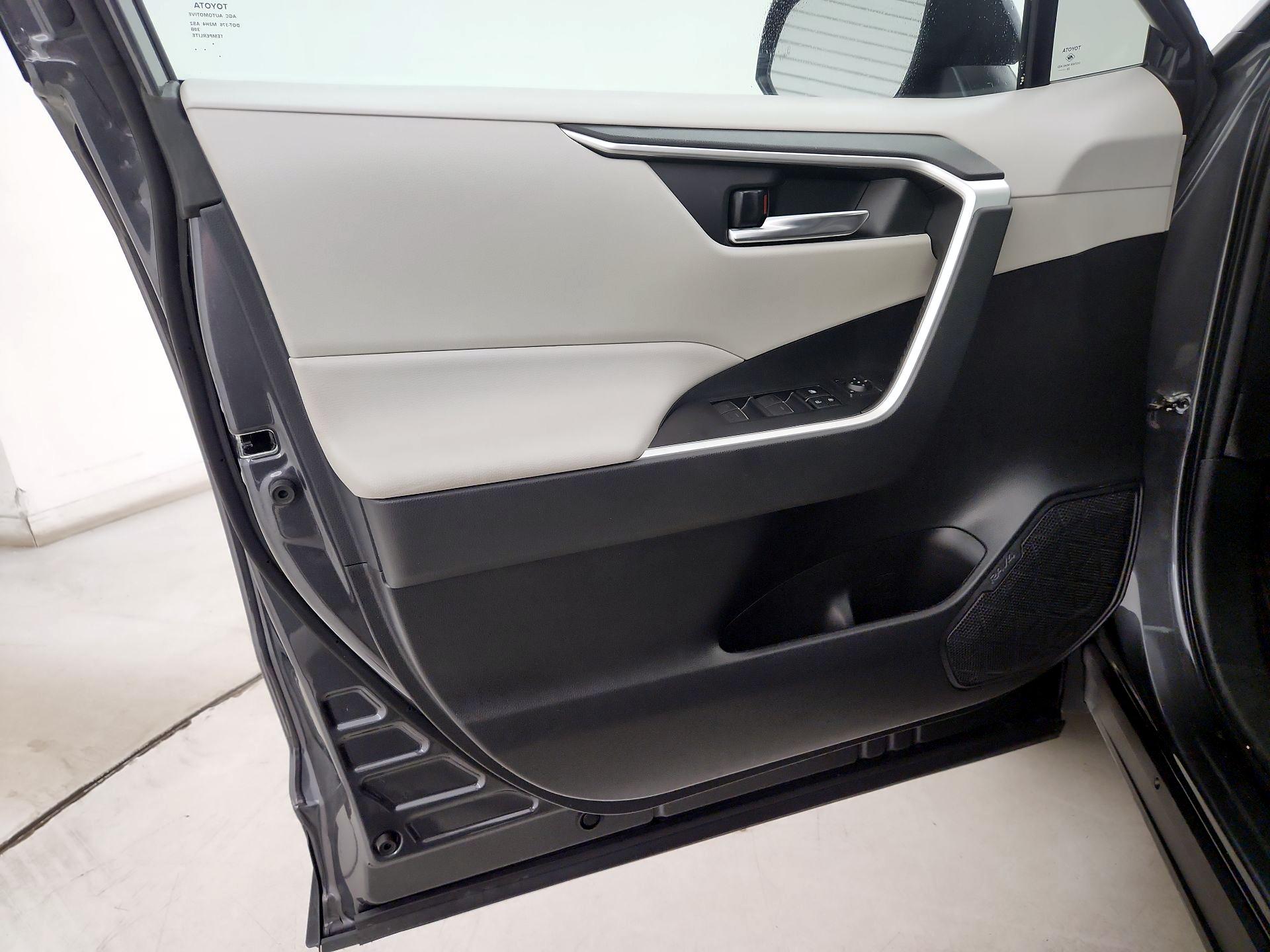 Thumbnail: 2023 Toyota RAV4 - 12