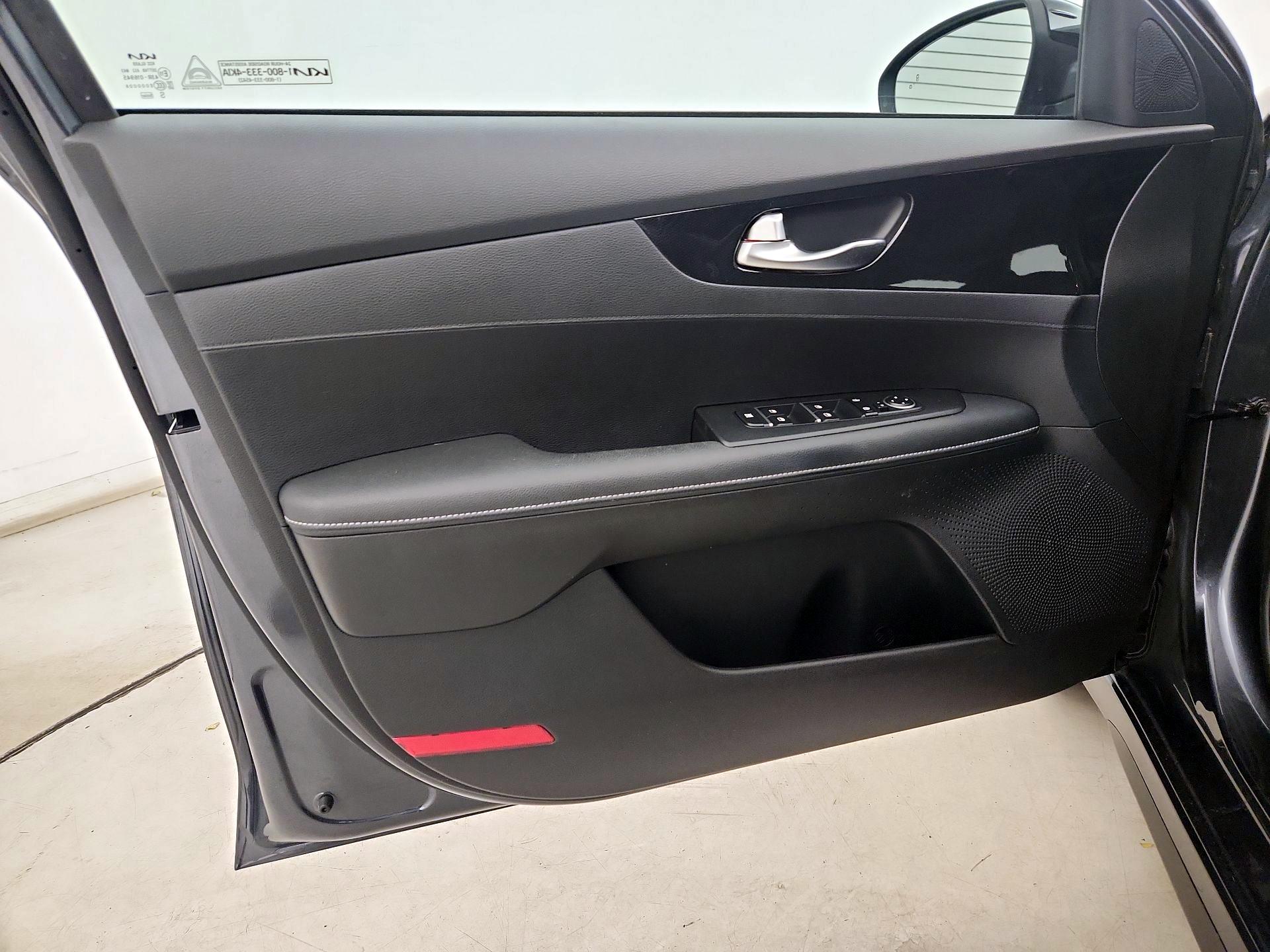 Thumbnail: 2023 Kia Forte - 12