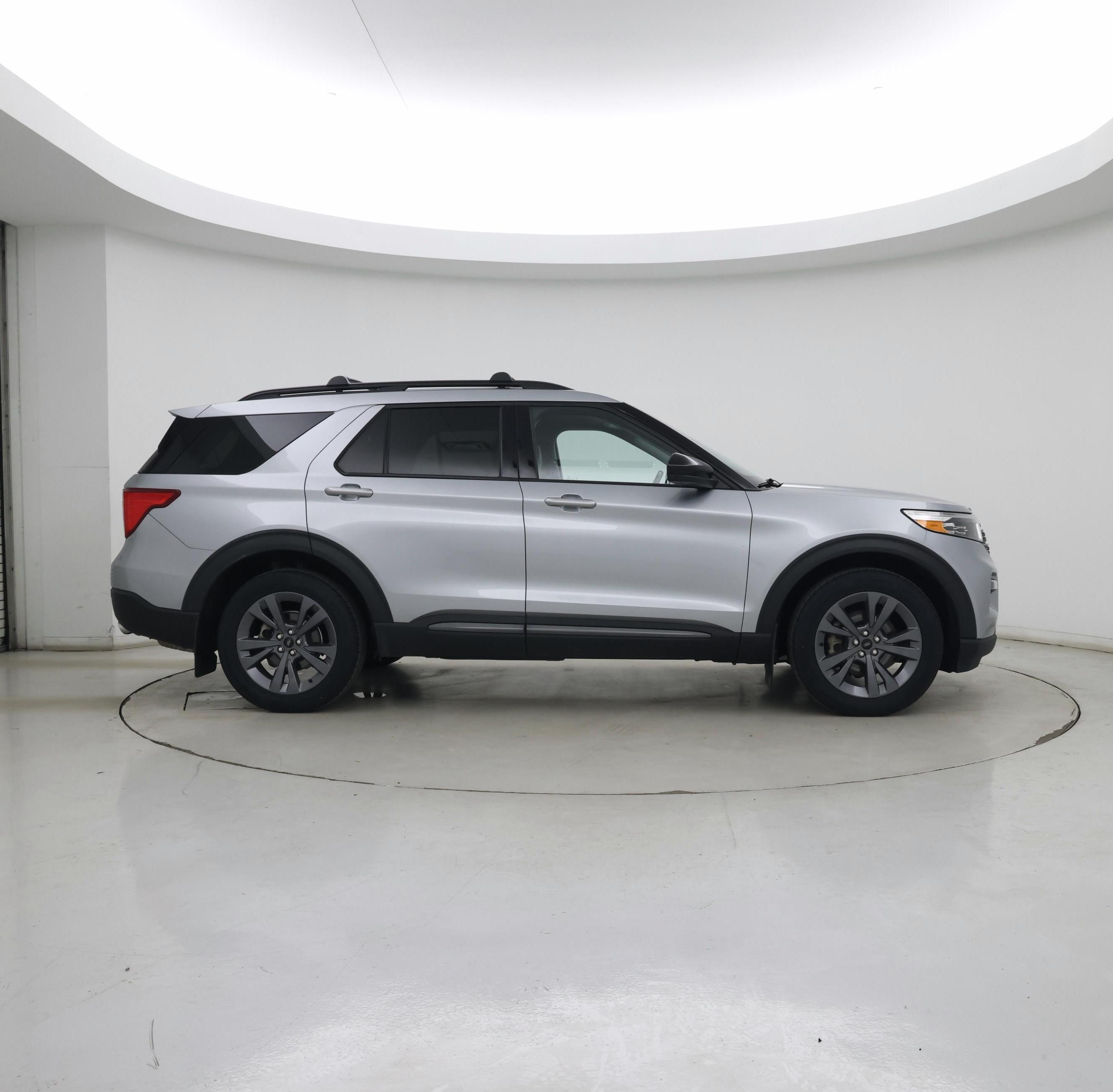 Thumbnail: 2022 Ford Explorer - 7