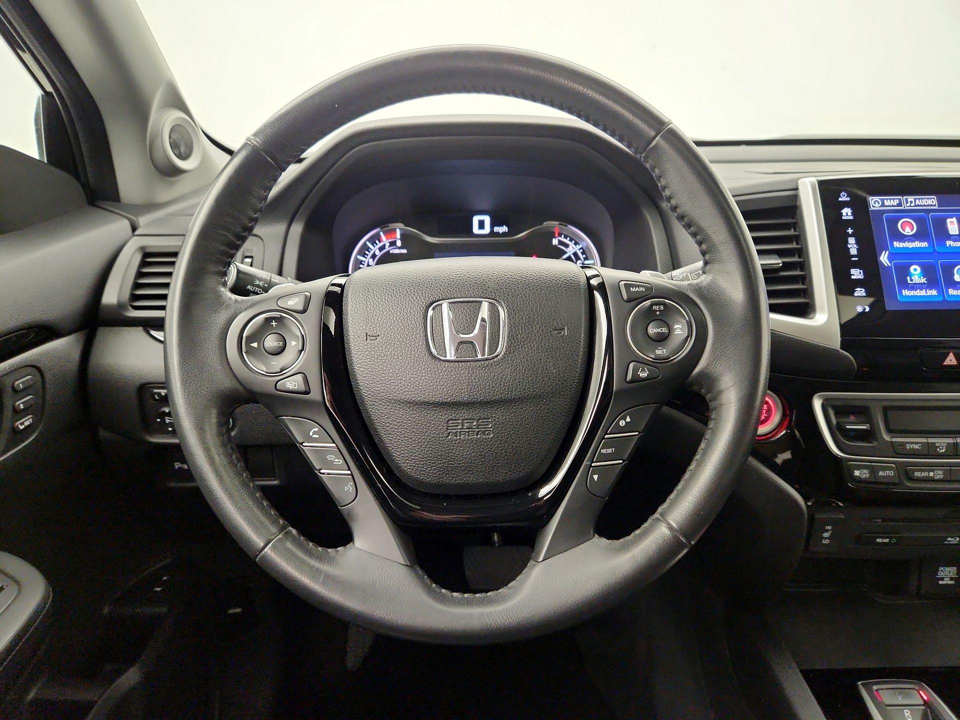 Thumbnail: 2017 Honda Pilot - 10