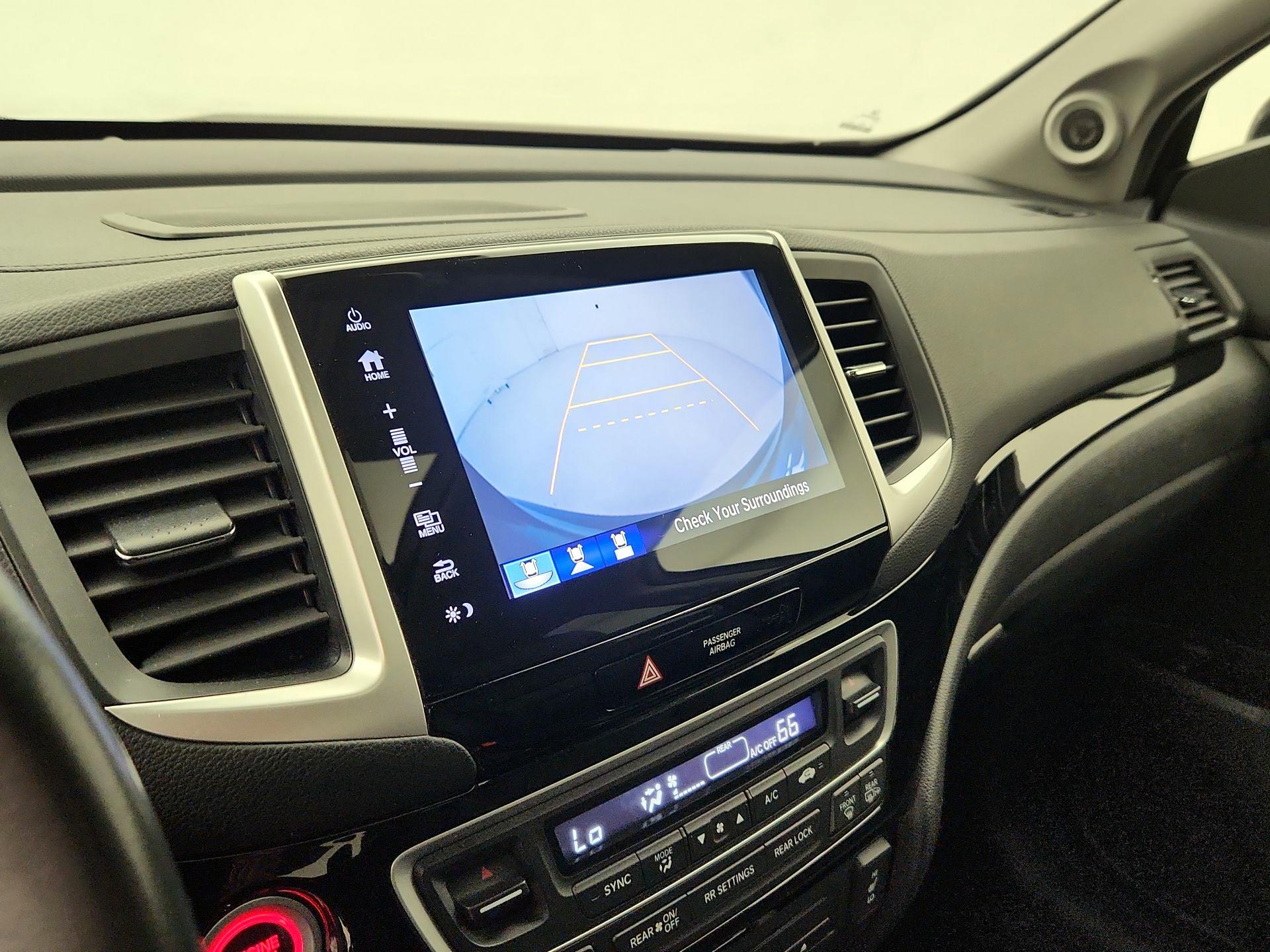 Thumbnail: 2017 Honda Pilot - 15
