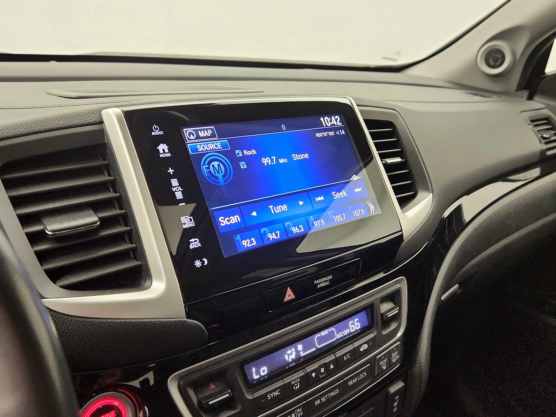 Thumbnail: 2017 Honda Pilot - 16