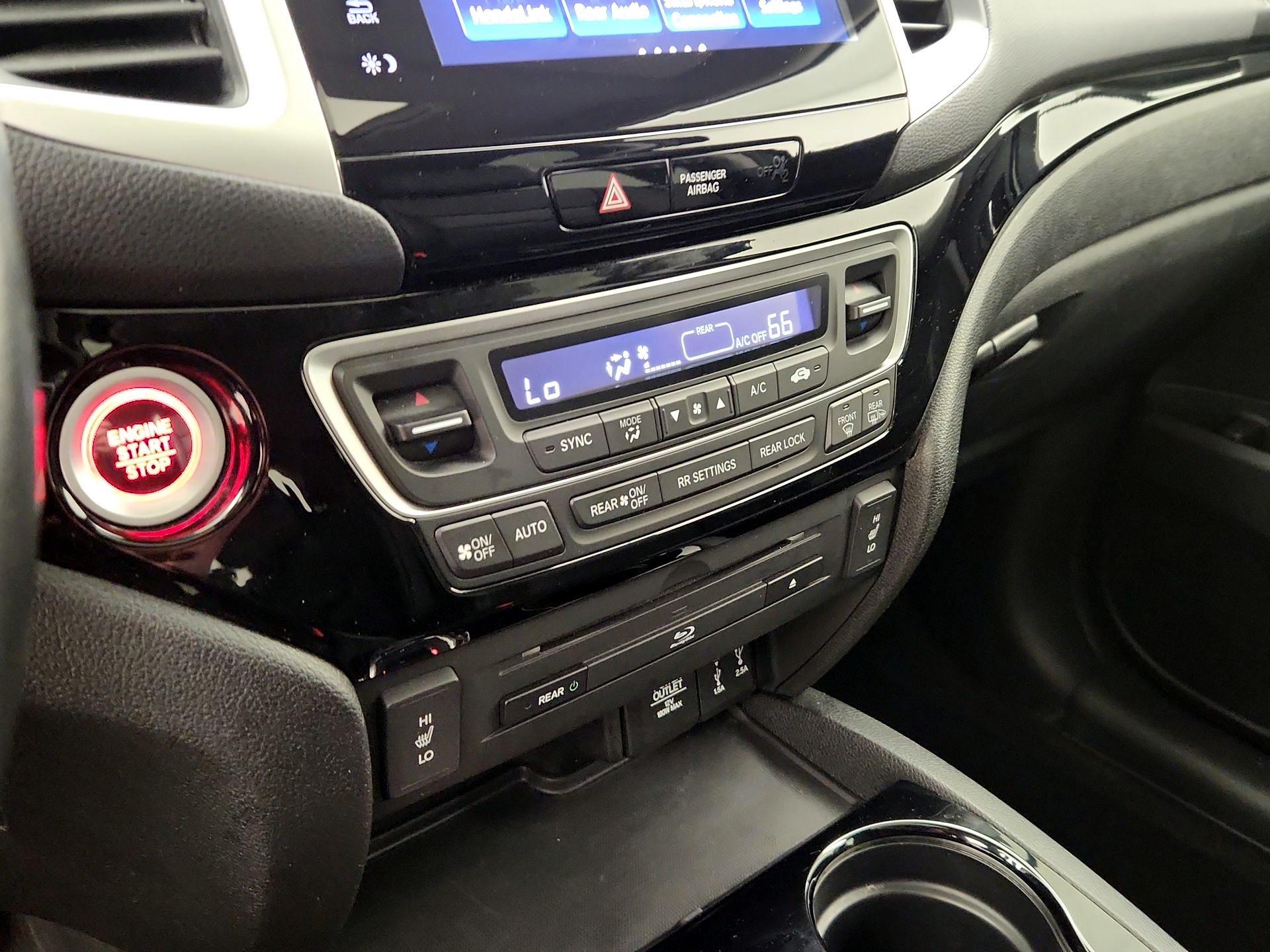 Thumbnail: 2017 Honda Pilot - 17