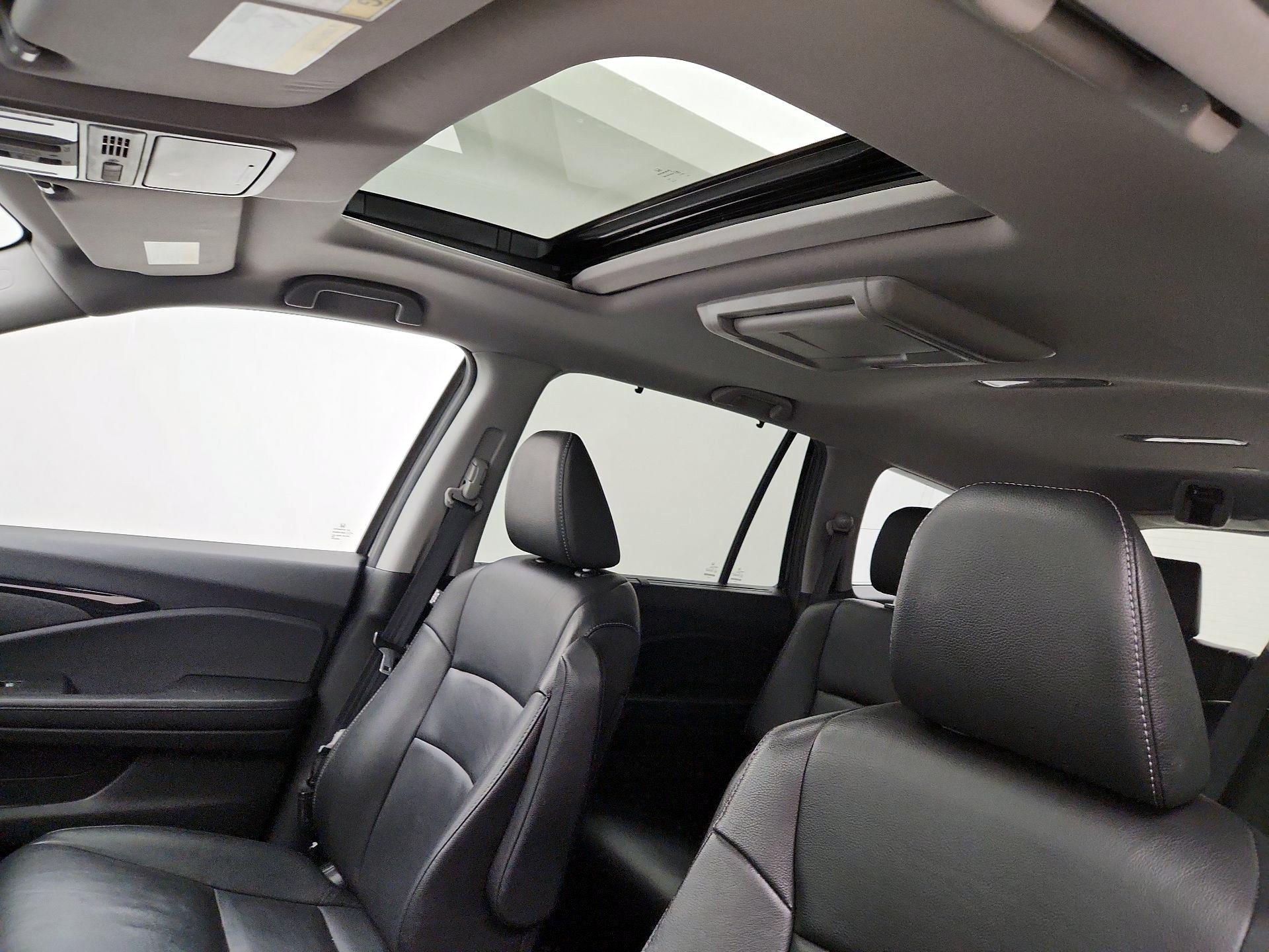 Thumbnail: 2017 Honda Pilot - 20