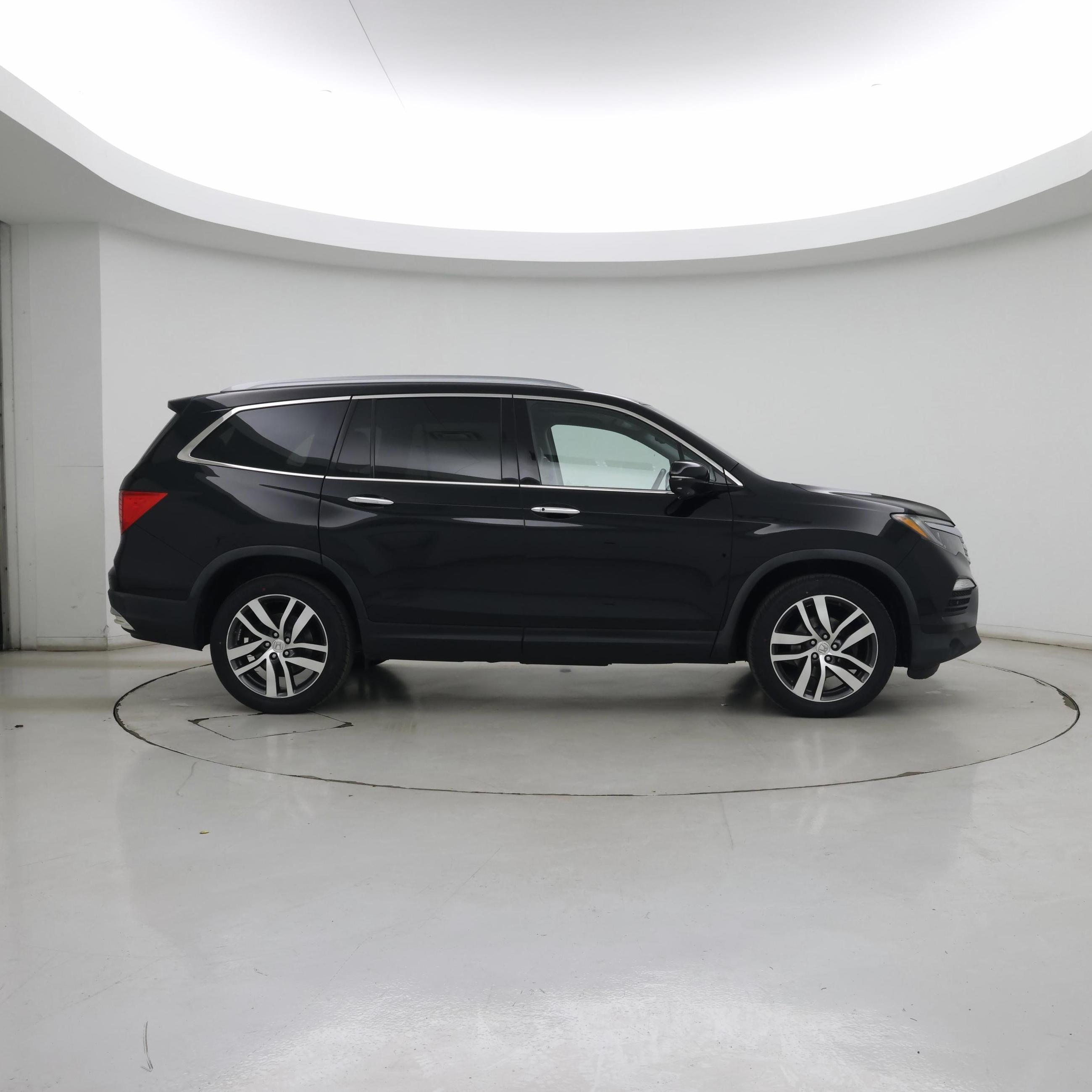 Thumbnail: 2017 Honda Pilot - 7