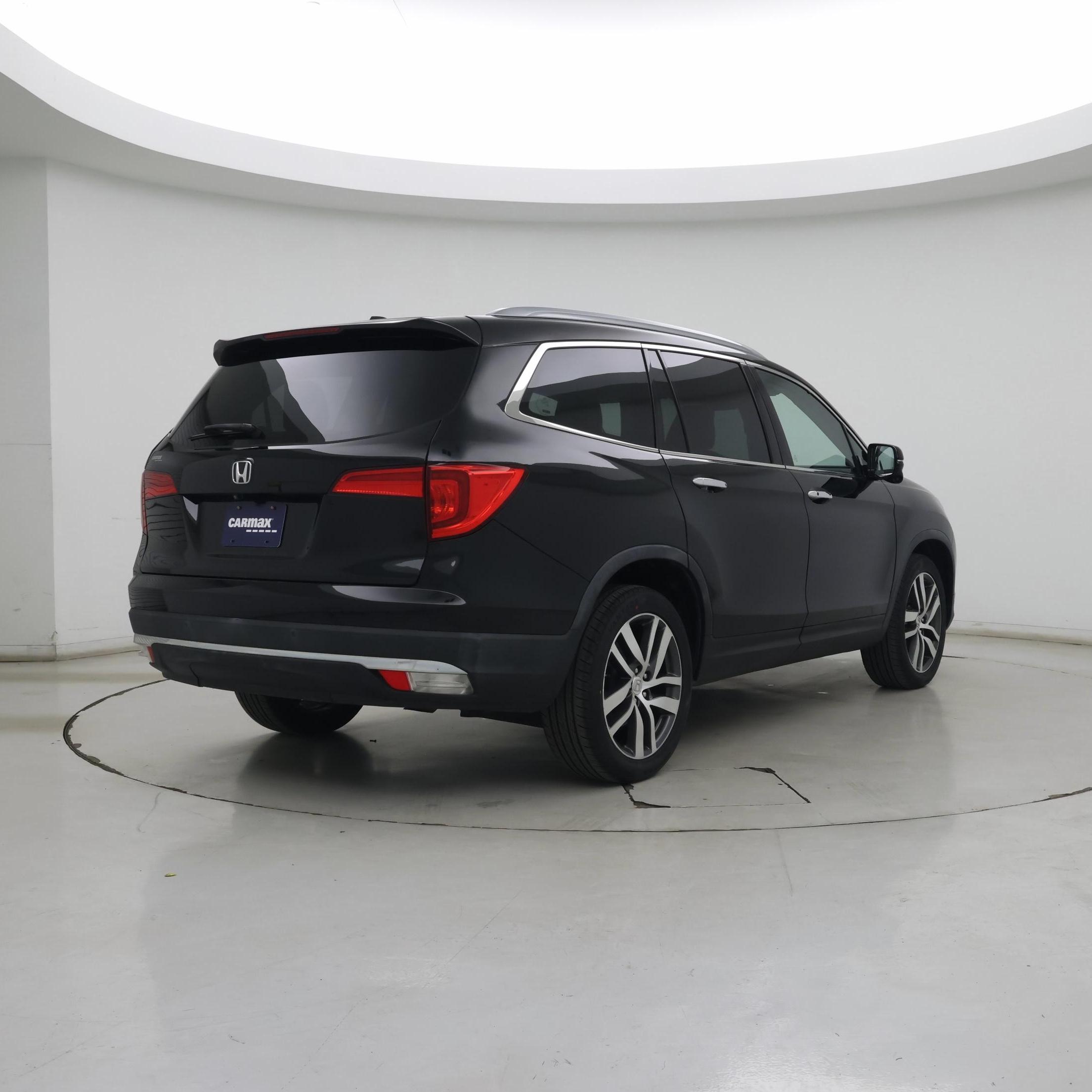 Thumbnail: 2017 Honda Pilot - 8
