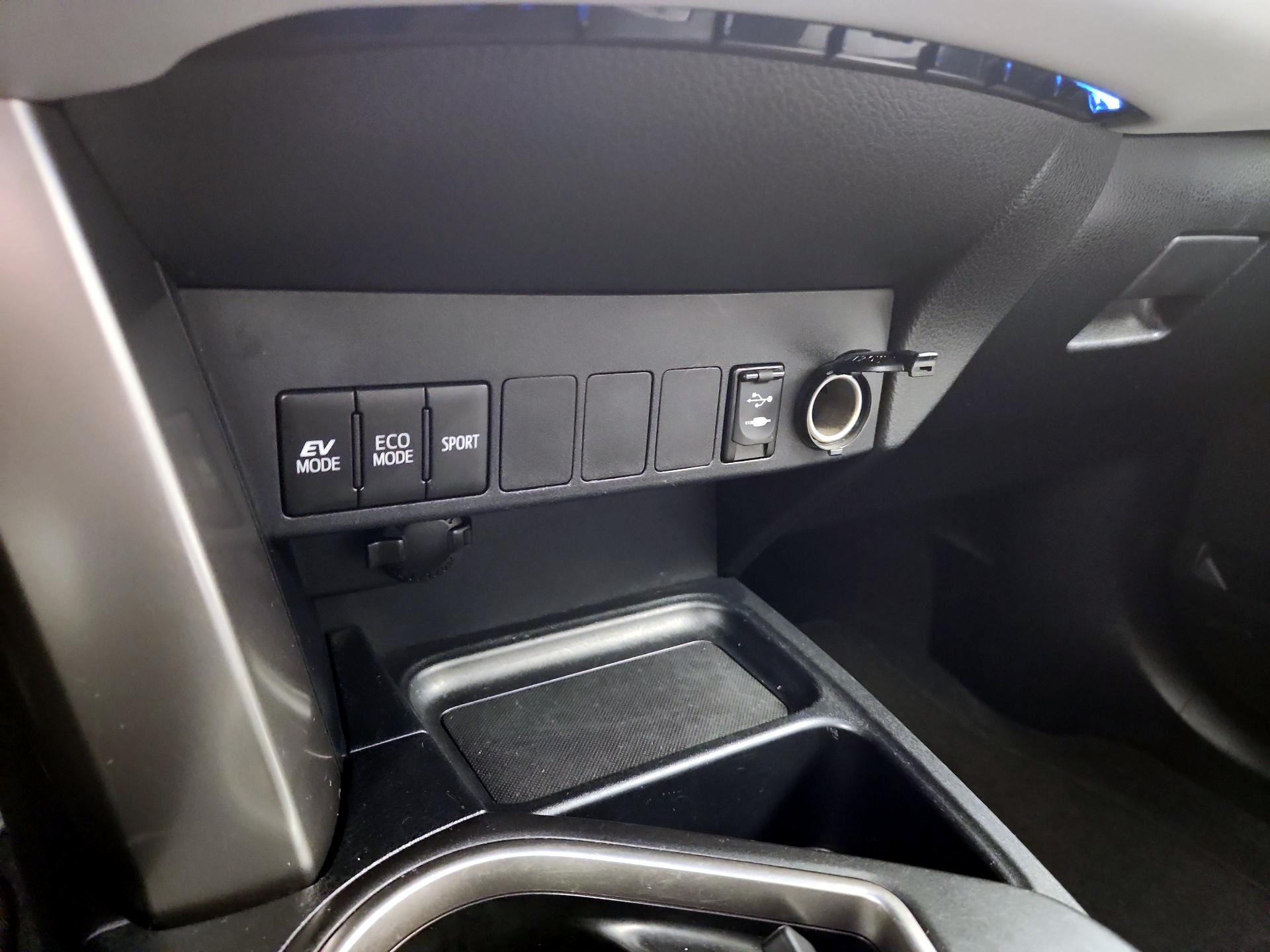 Thumbnail: 2017 Toyota RAV4 - 19