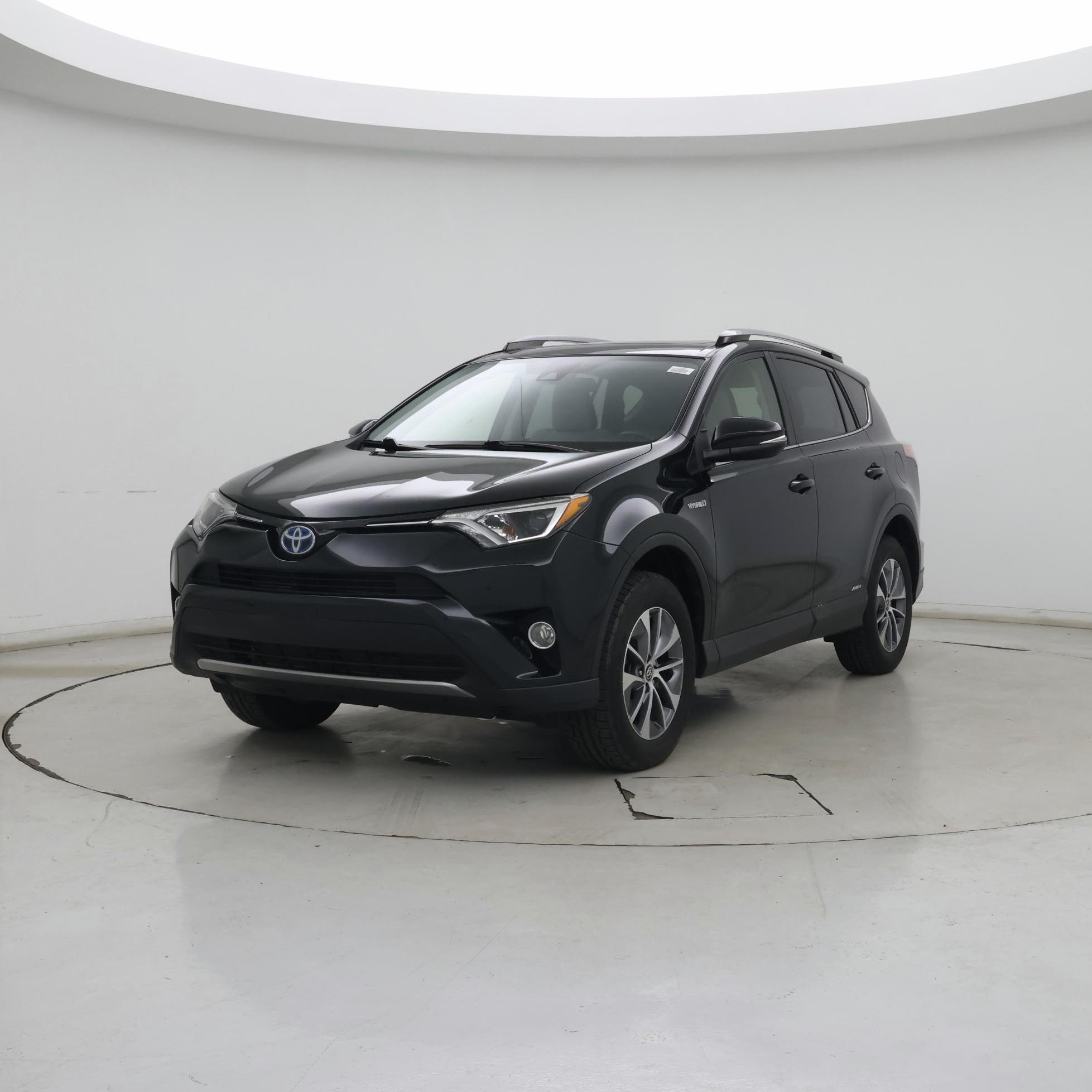 Thumbnail: 2017 Toyota RAV4 - 4
