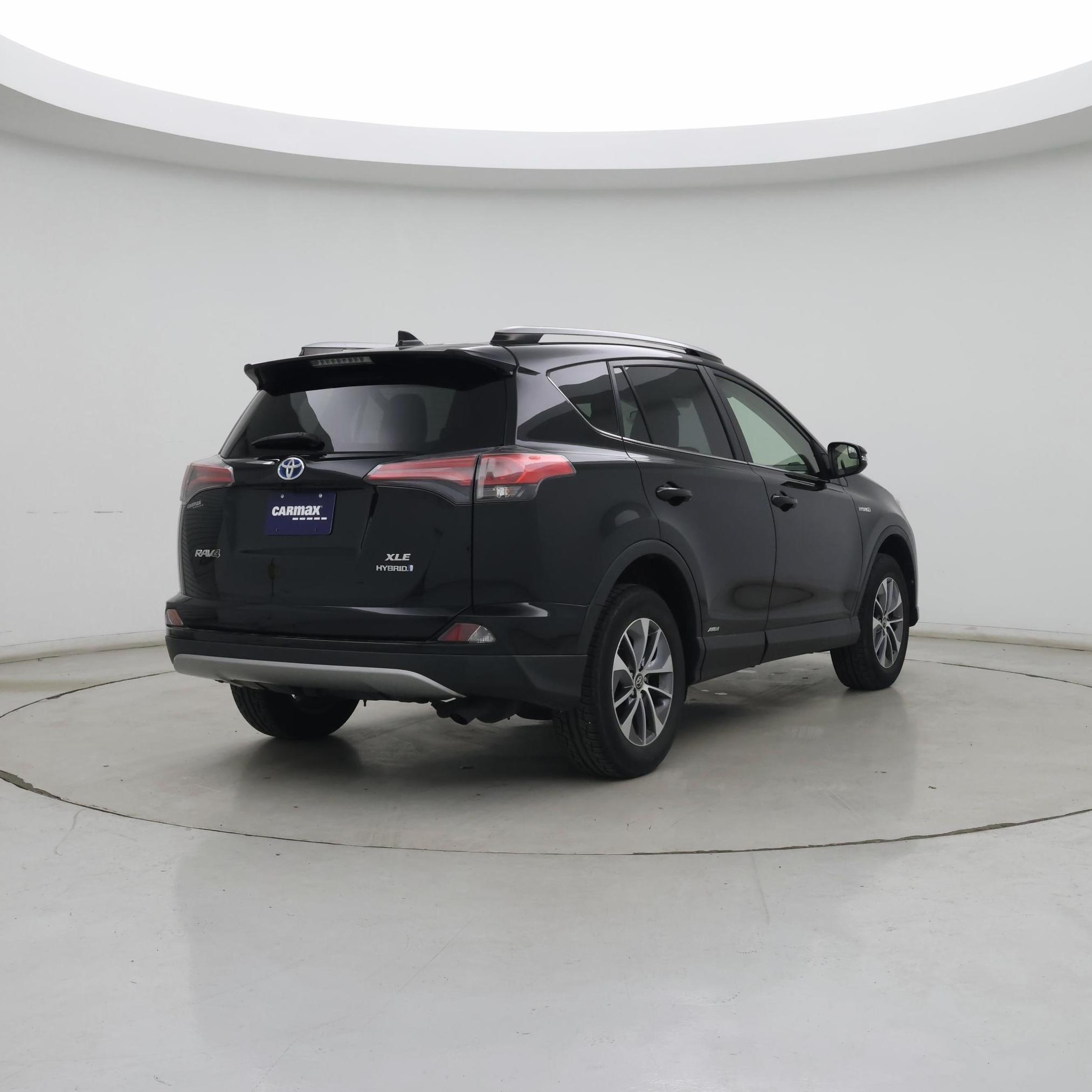 Thumbnail: 2017 Toyota RAV4 - 8