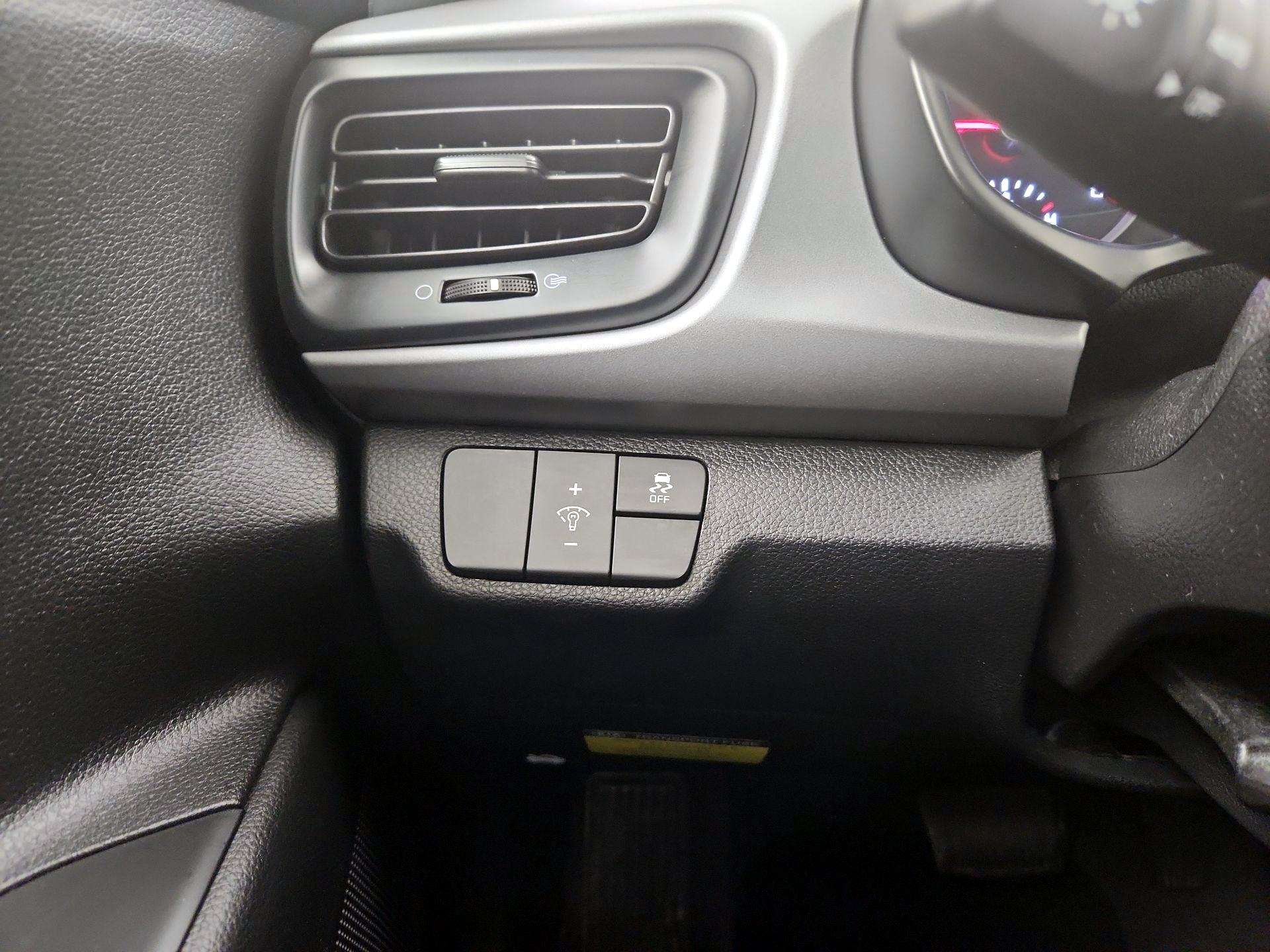 Thumbnail: 2021 Kia Rio5 - 13