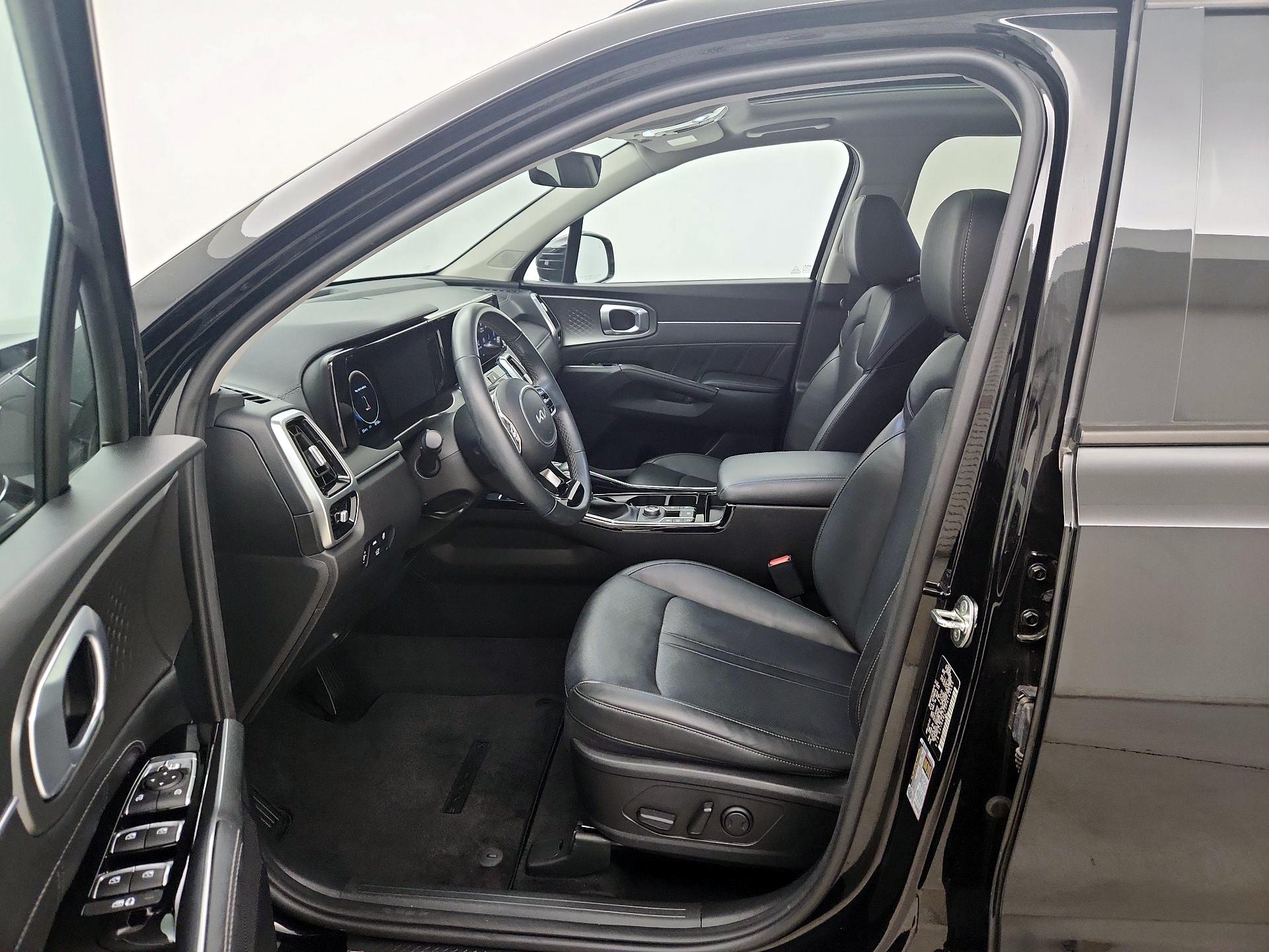 Thumbnail: 2023 Kia Sorento - 11