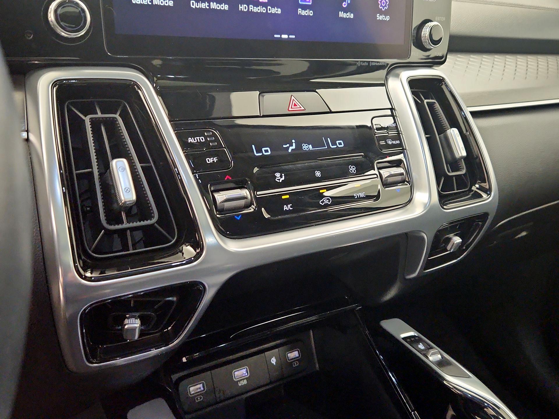 Thumbnail: 2023 Kia Sorento - 17