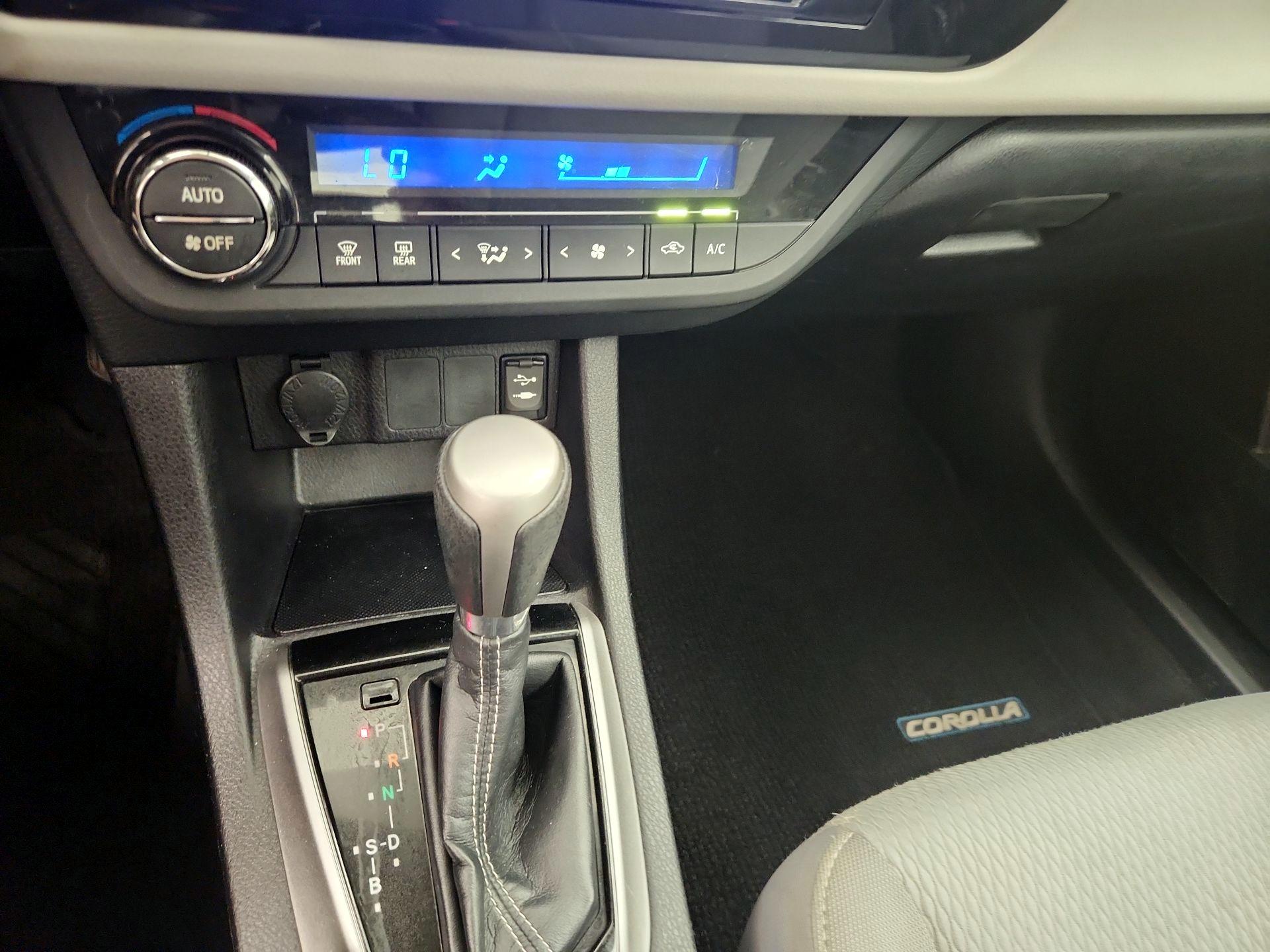 Thumbnail: 2016 Toyota Corolla - 16