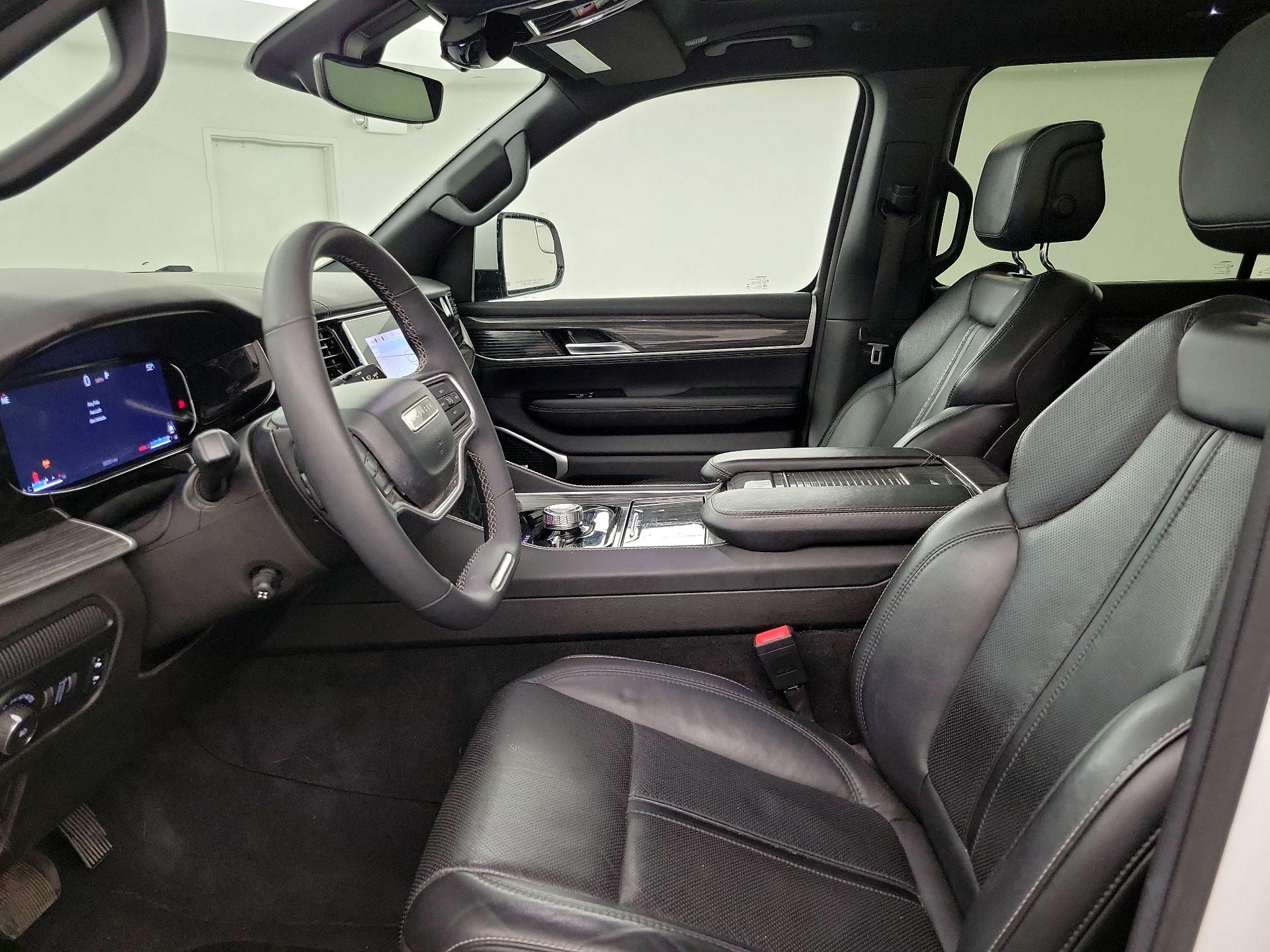 Thumbnail: 2022 Jeep Wagoneer - 11
