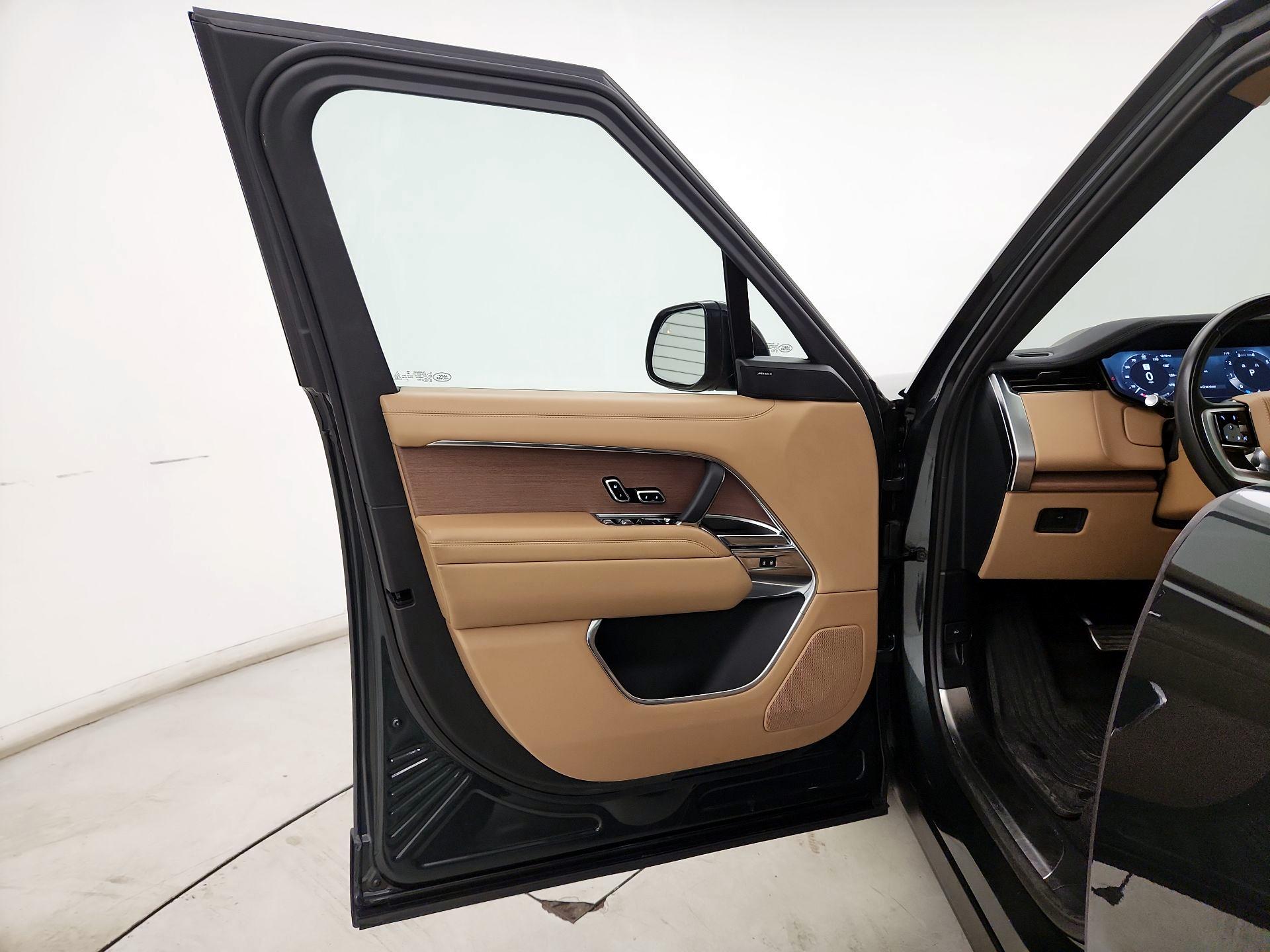 Thumbnail: 2023 Land Rover Range Rover - 12
