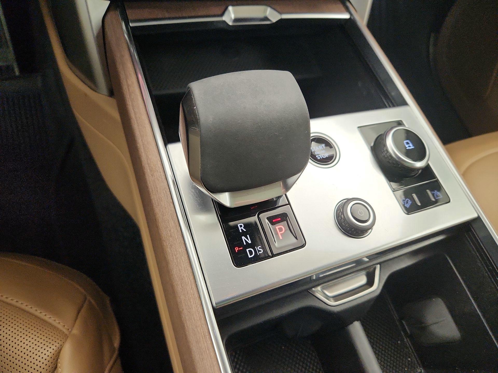 Thumbnail: 2023 Land Rover Range Rover - 17