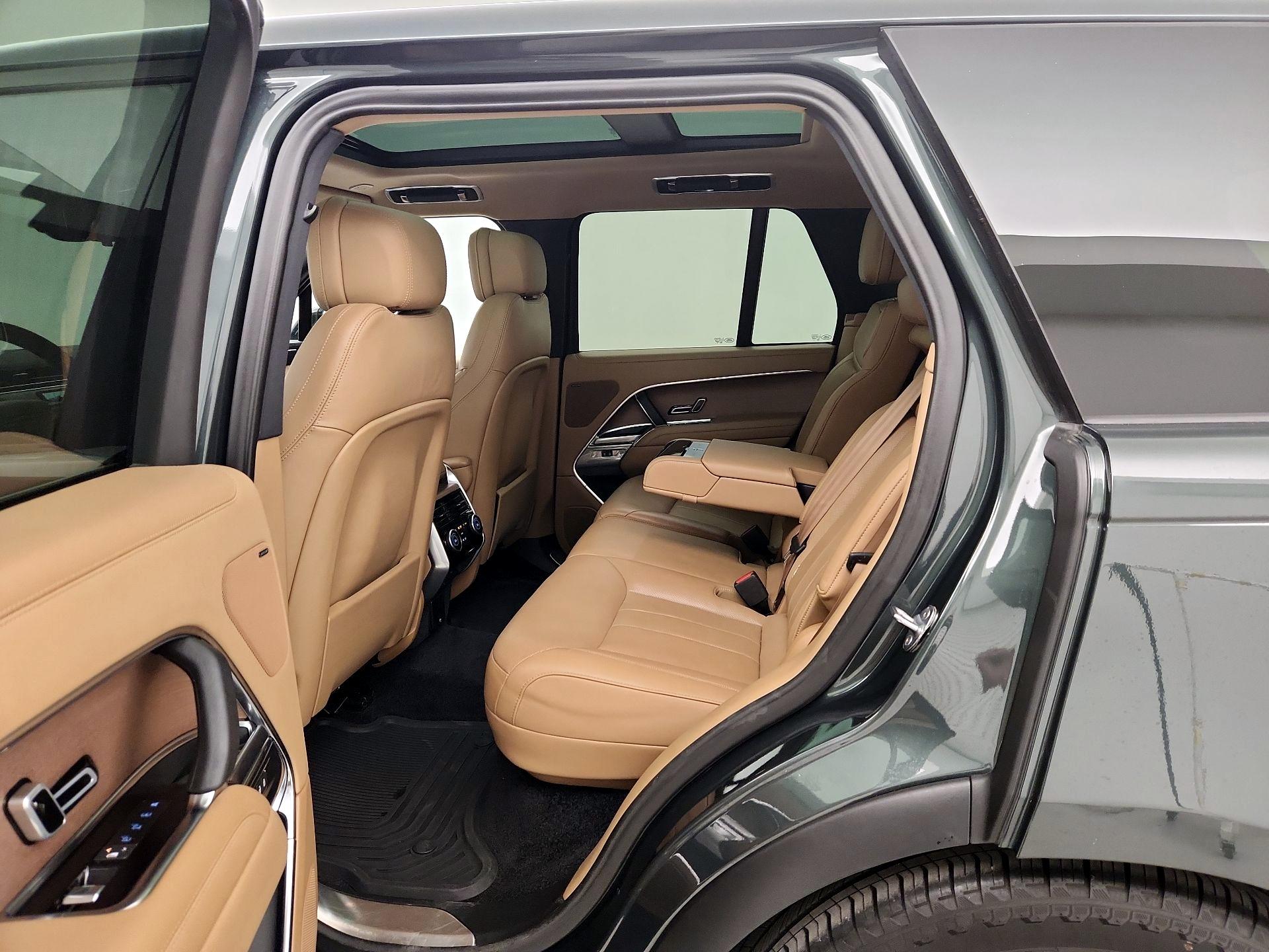 Thumbnail: 2023 Land Rover Range Rover - 20