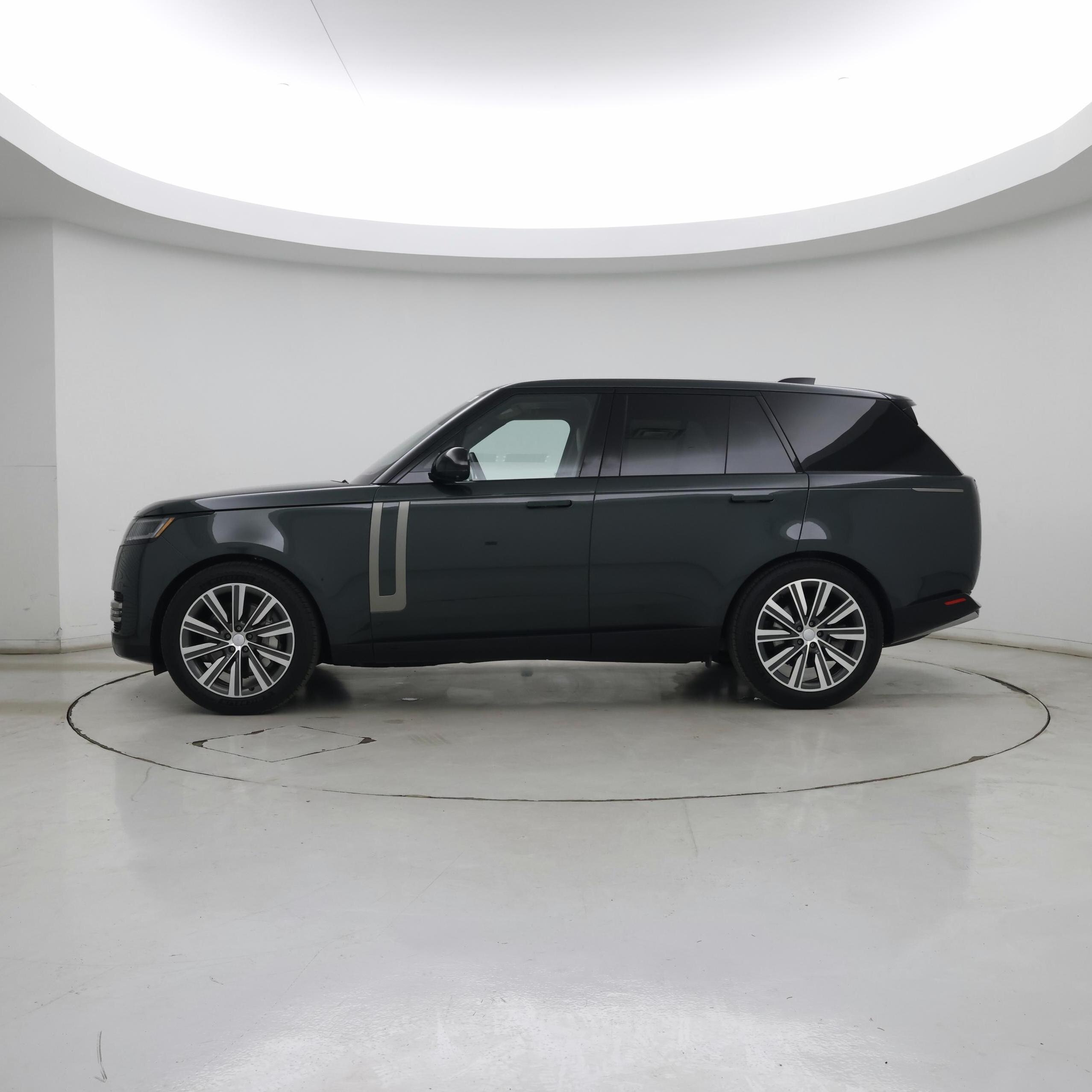 Thumbnail: 2023 Land Rover Range Rover - 3