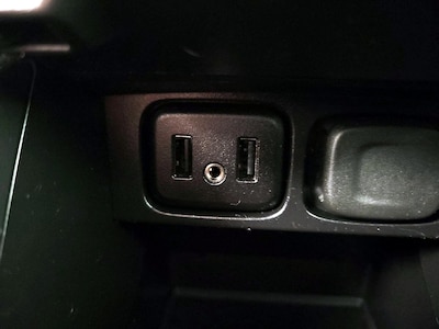 USB/AUX Ports