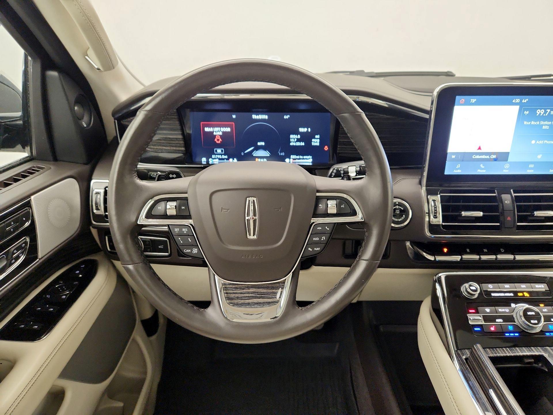 Thumbnail: 2021 Lincoln Navigator L - 10