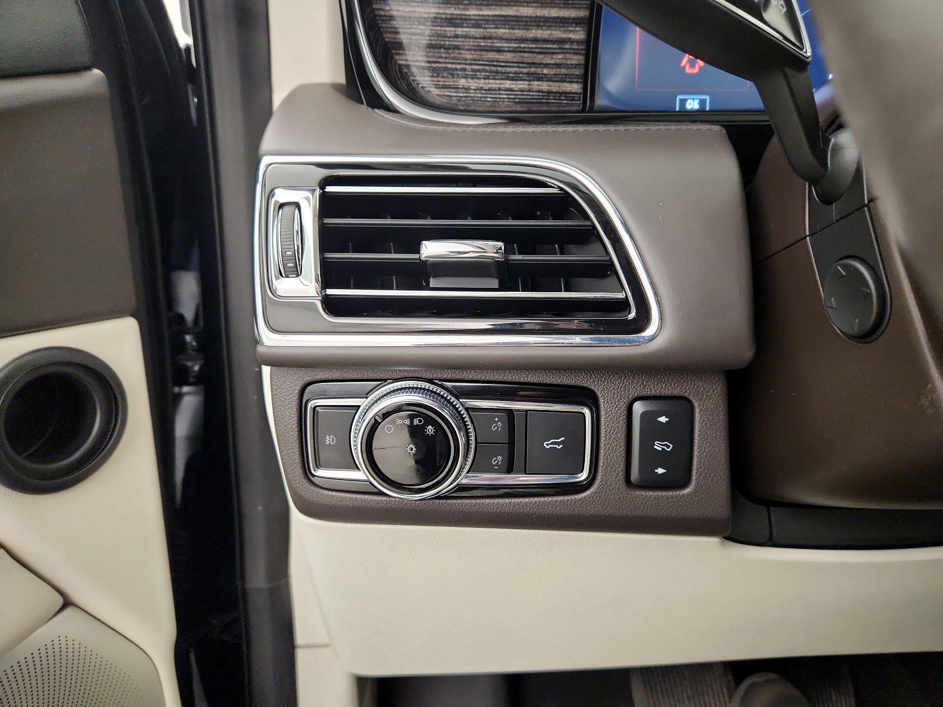 Thumbnail: 2021 Lincoln Navigator L - 13