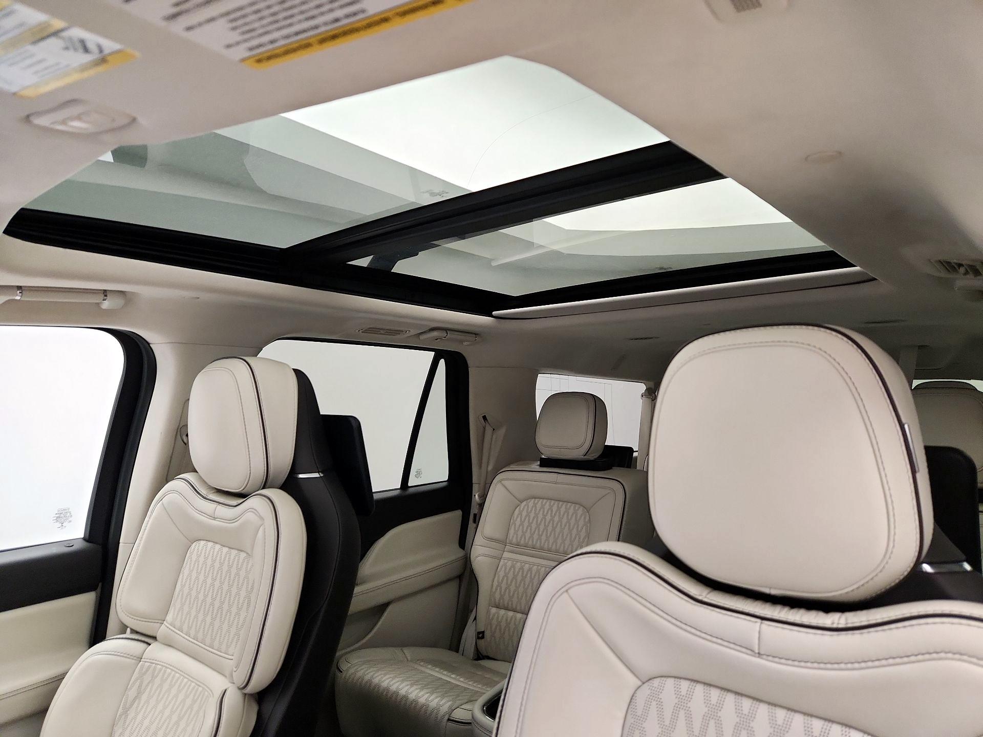 Thumbnail: 2021 Lincoln Navigator L - 20