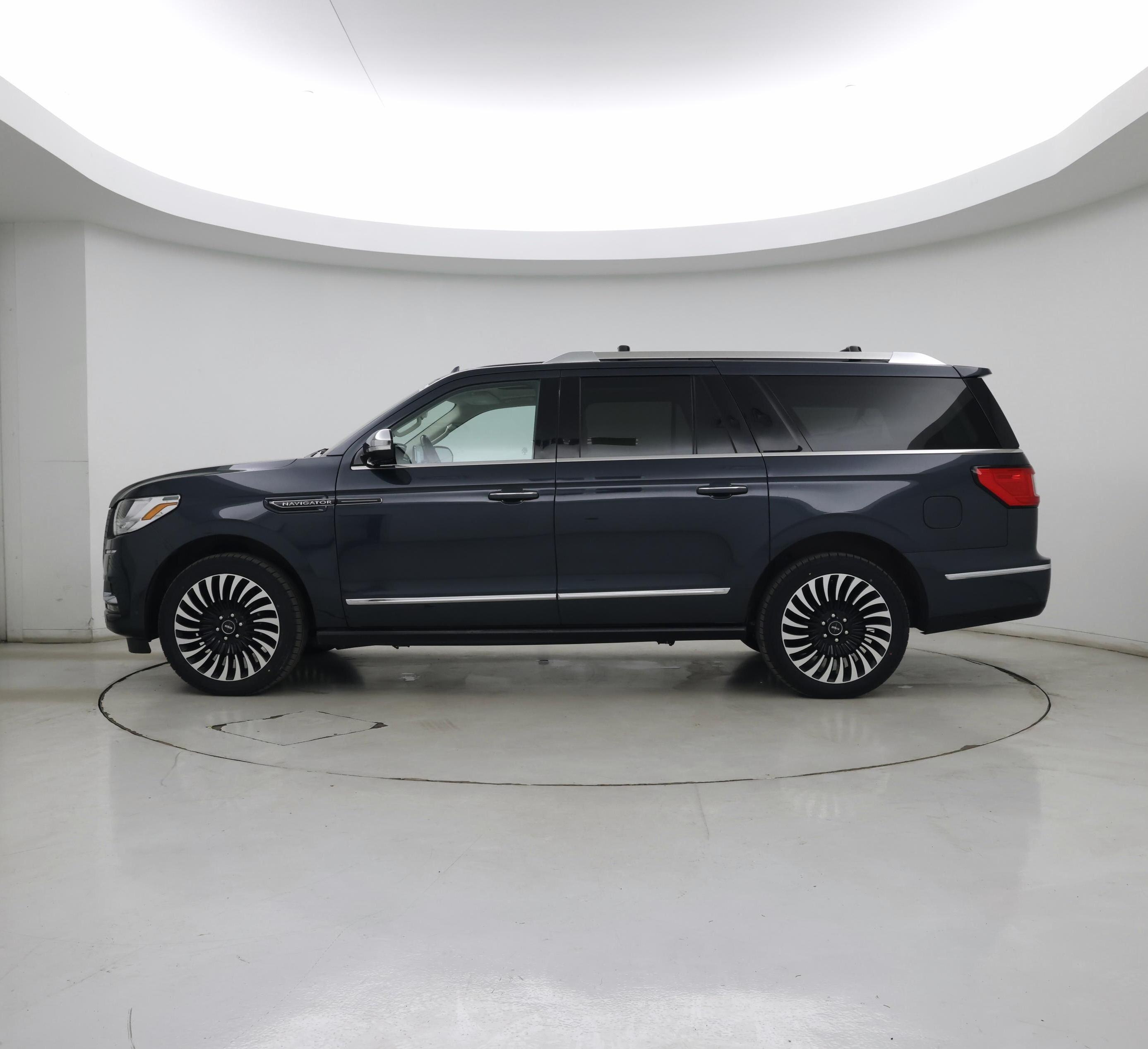 Thumbnail: 2021 Lincoln Navigator L - 3