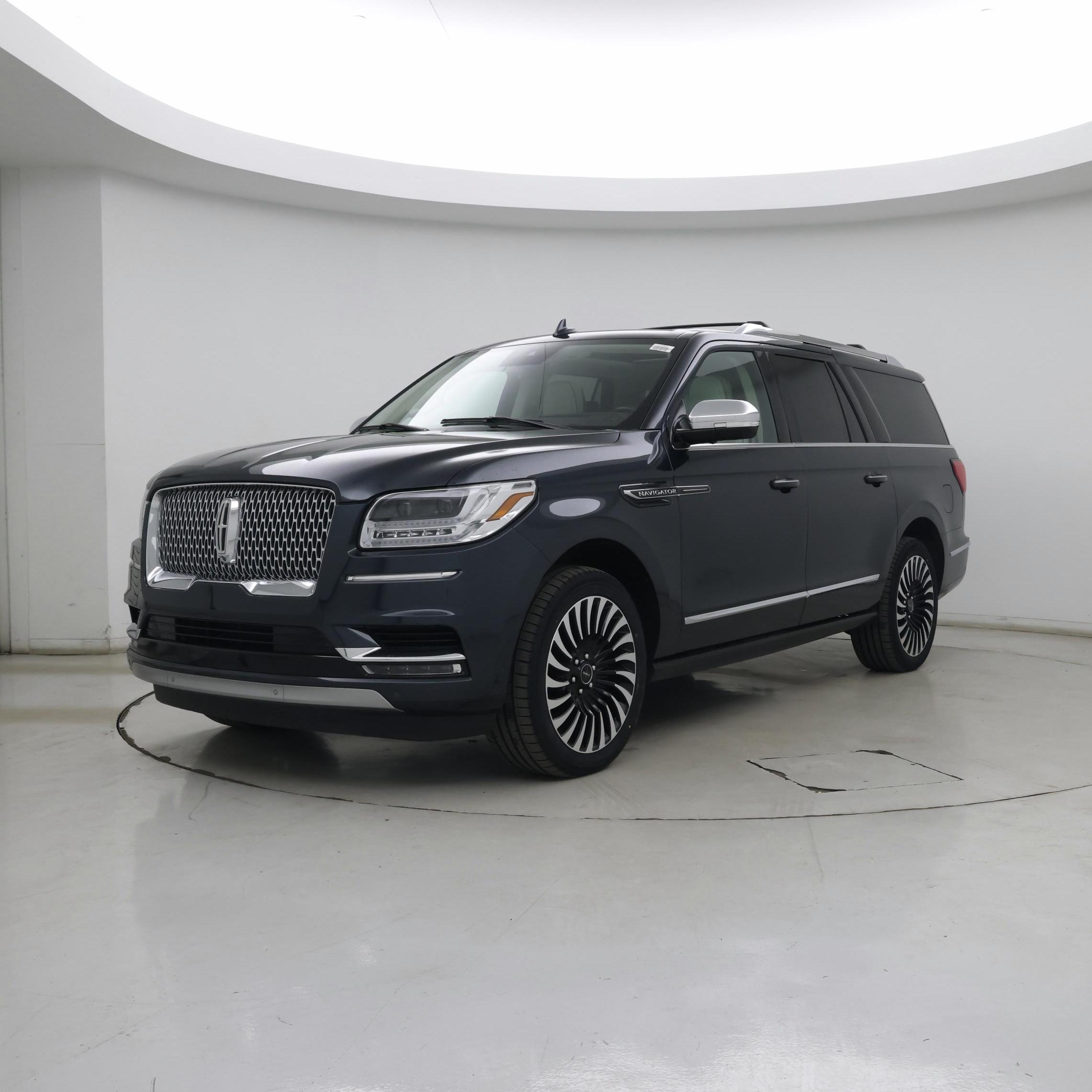 Thumbnail: 2021 Lincoln Navigator L - 4