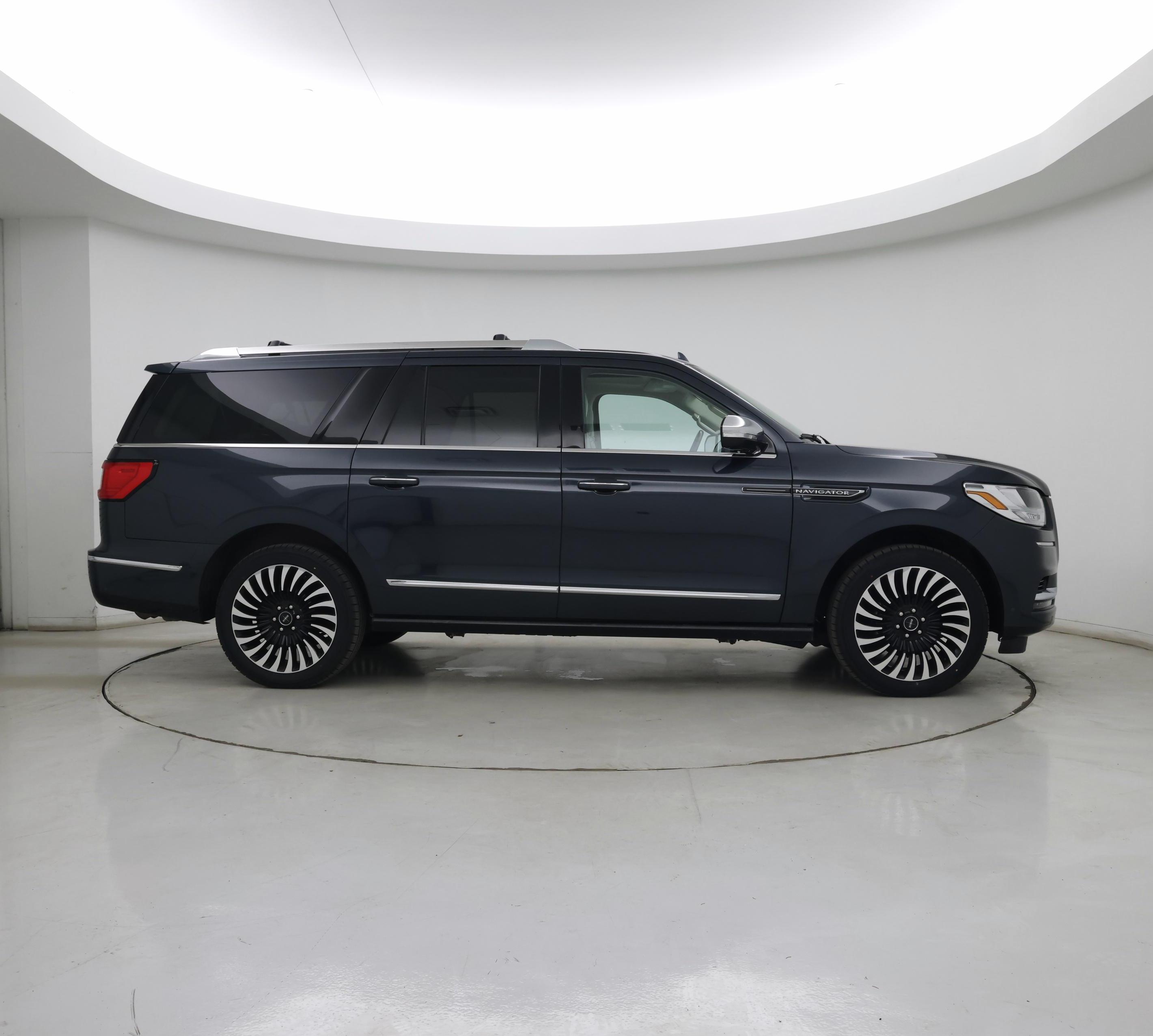 Thumbnail: 2021 Lincoln Navigator L - 7